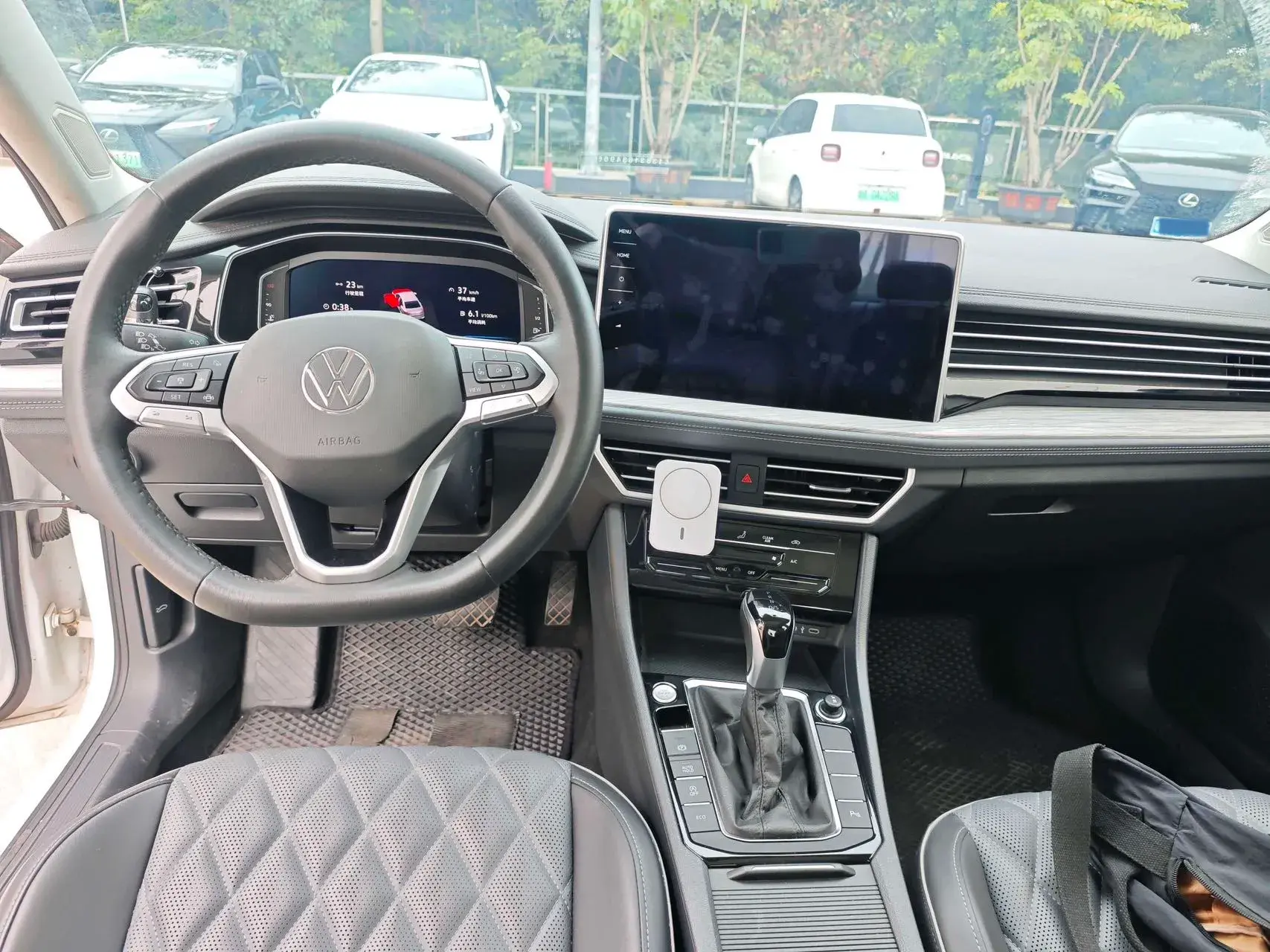 2023 VOLKSWAGEN SAGITAR thumbnail 3