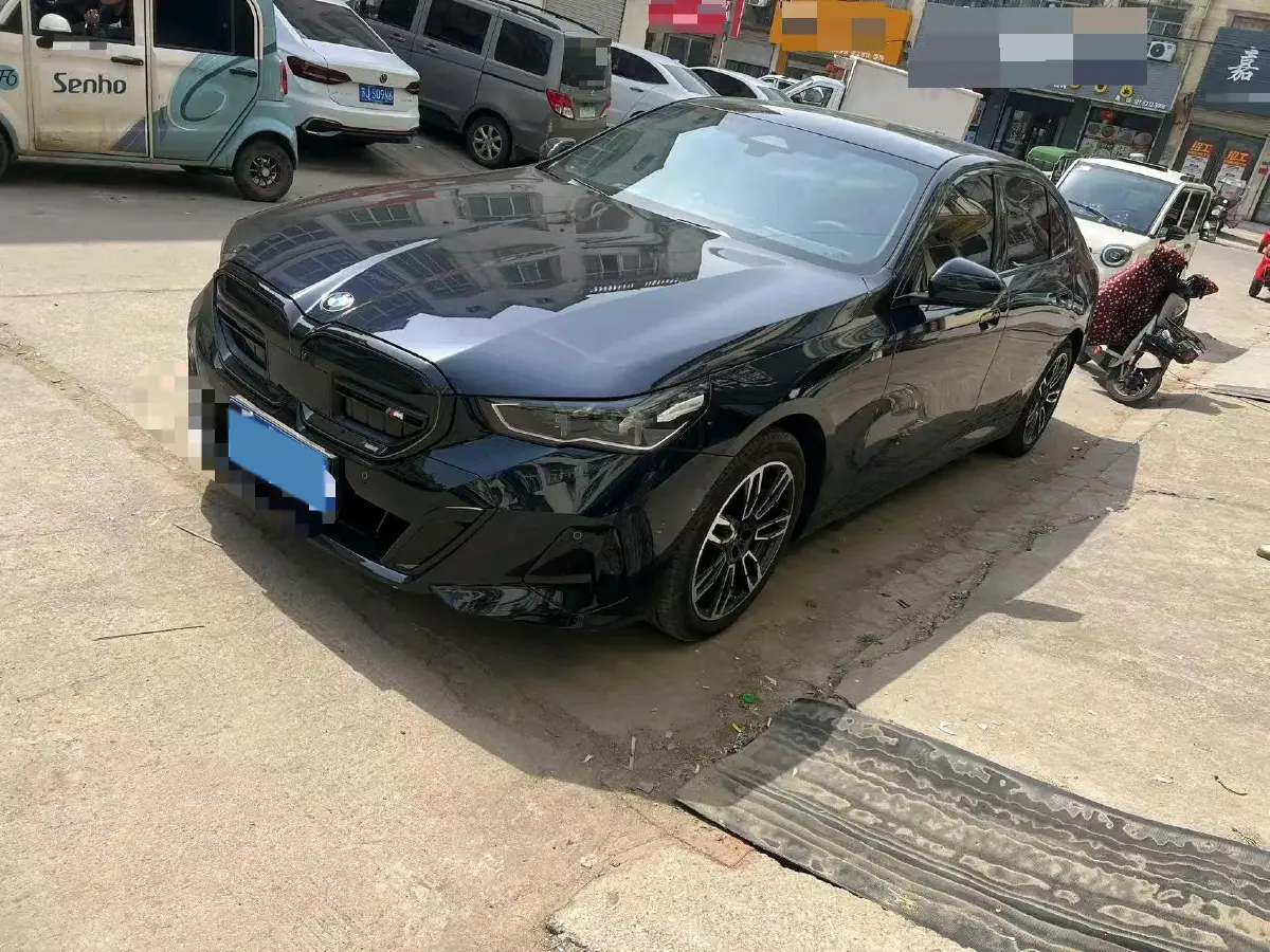 2024 BMW 5 Series 2.0T 258HP L4 8AT