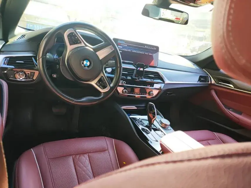 2021 BMW 5 thumbnail 2