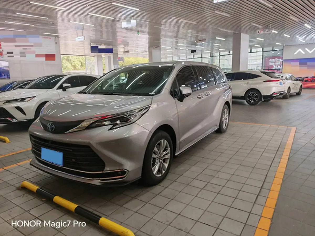 2024 Toyota Sienna 2.5L 189HP L4 E-CVT Hybrid