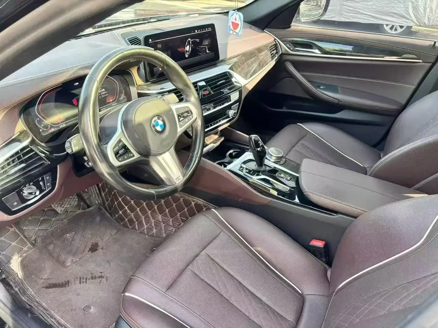 2021 BMW 5 thumbnail 3