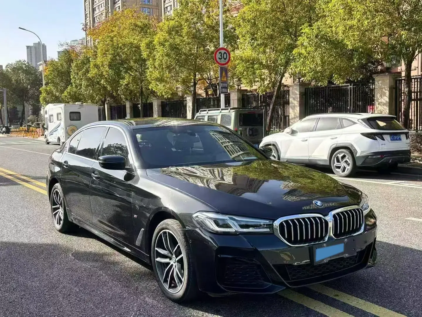 2021 BMW 5 thumbnail 2