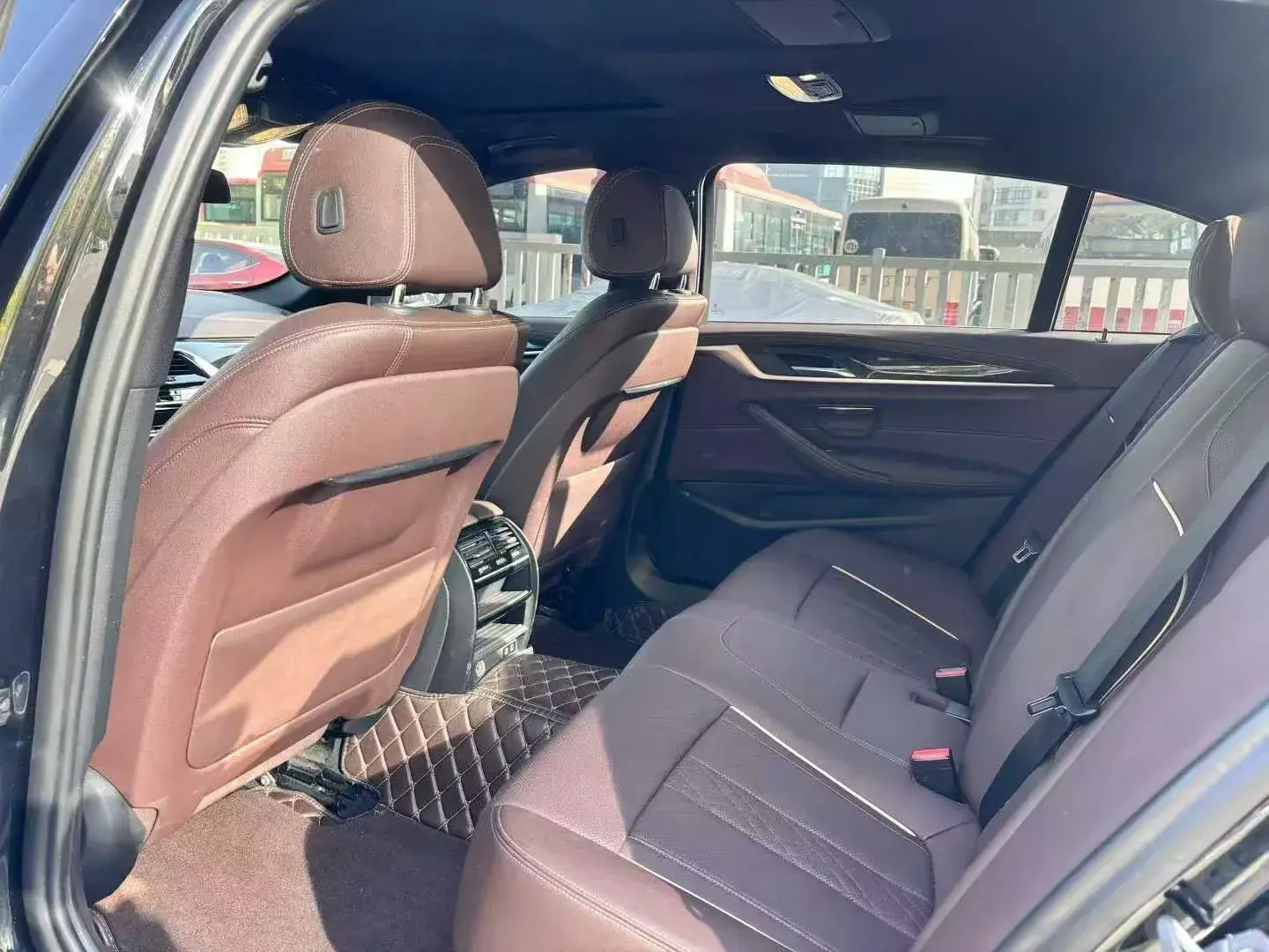 2021 BMW 5 thumbnail 4