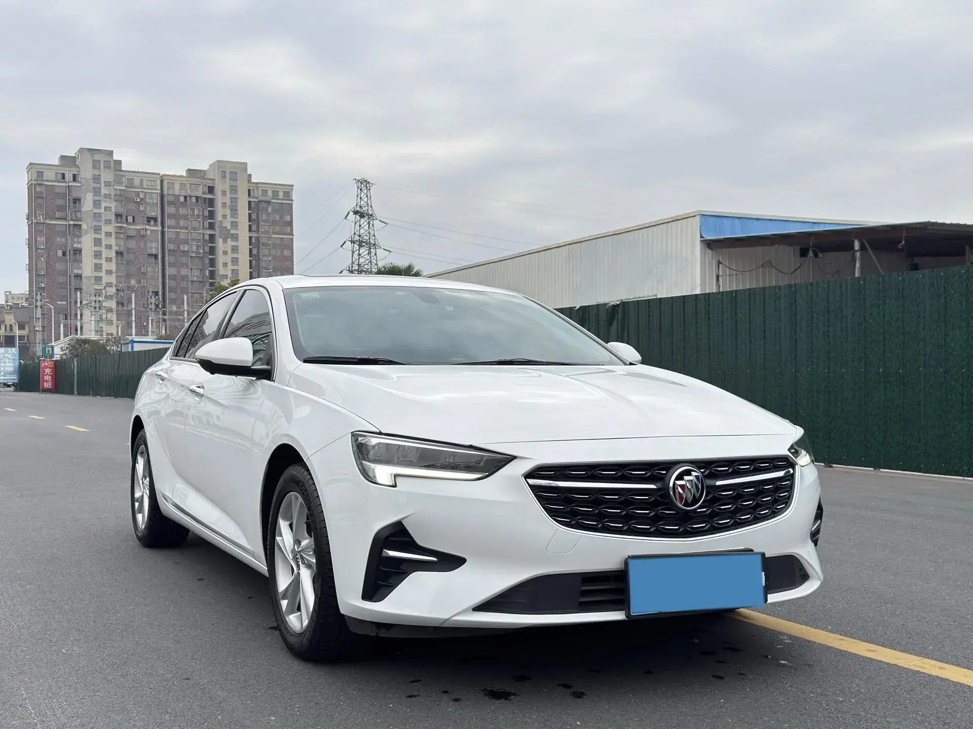 2021 BUICK REGAL thumbnail 3