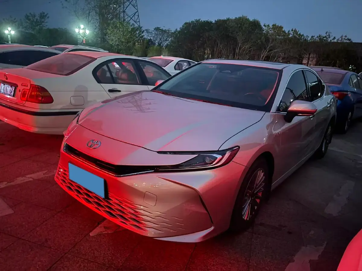2024 Toyota Camry 2.0L 152HP L4 E-CVT Hybrid