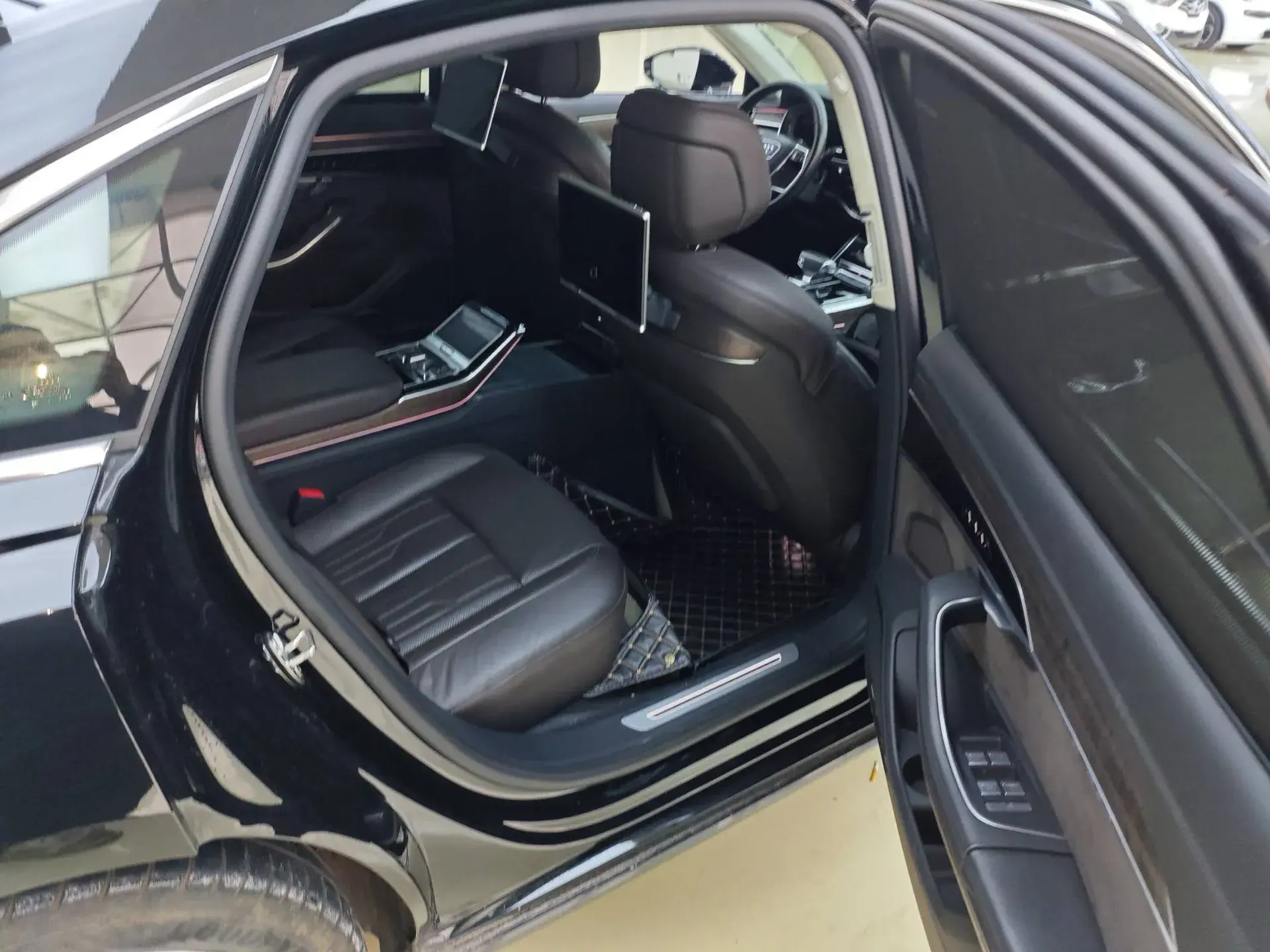 2019 AUDI A8 thumbnail 3