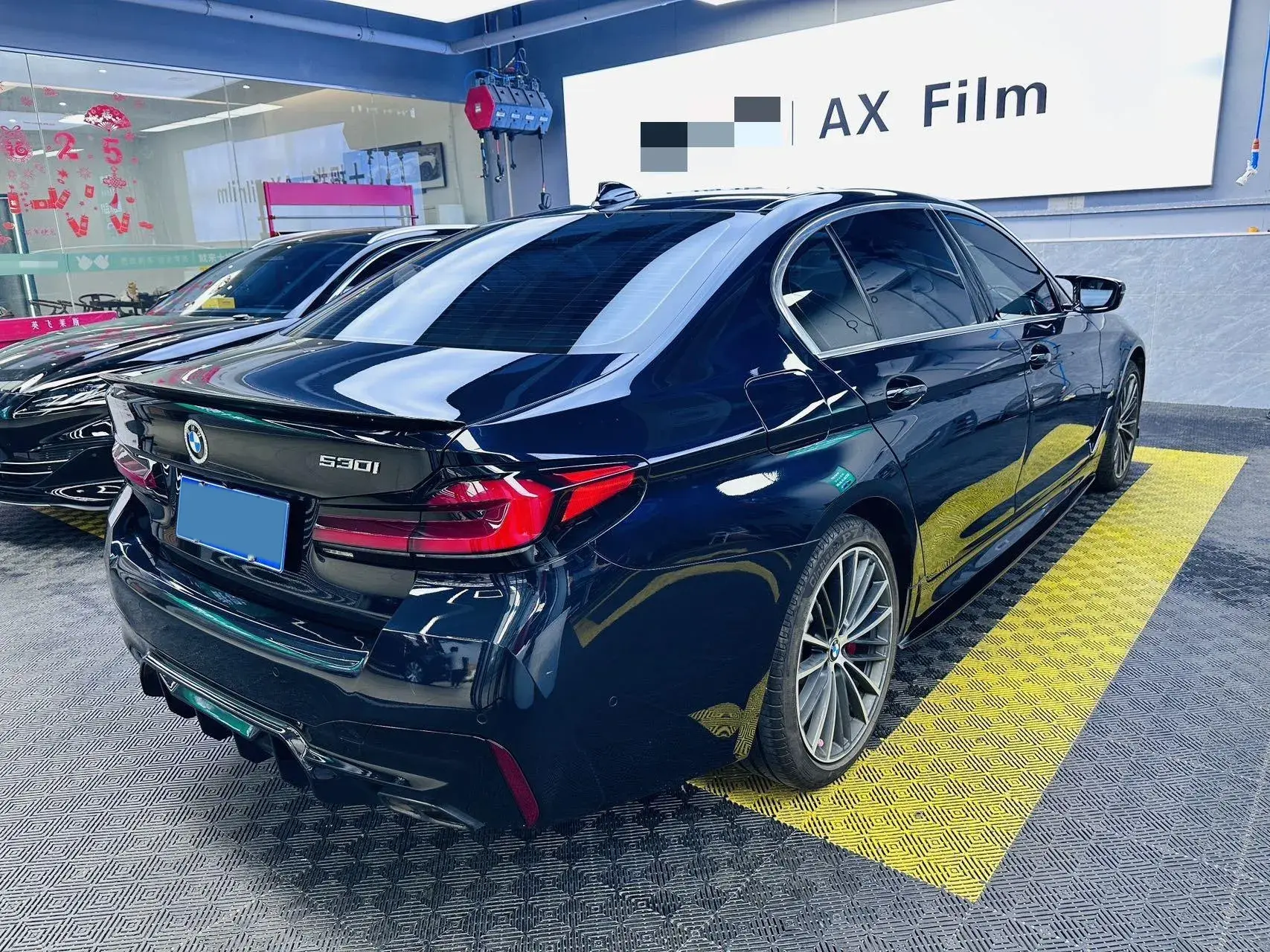 2021 BMW 5 thumbnail 3
