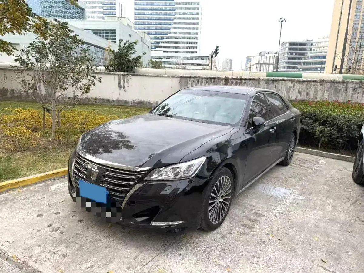 2018 Toyota Crown 2.0T 235HP L4 8AT