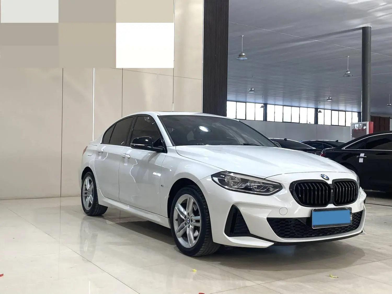 2021 BMW 1 thumbnail 3