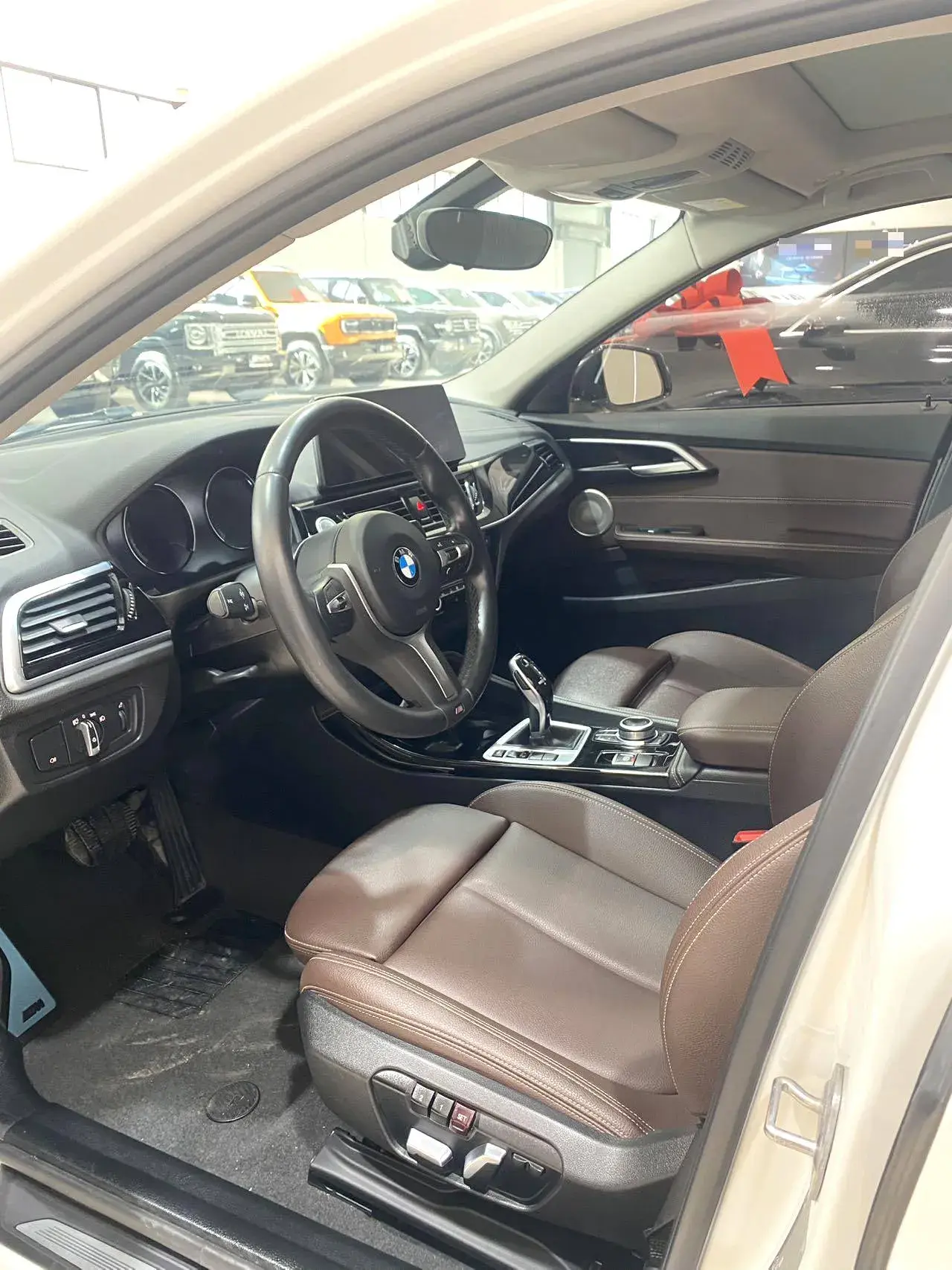 2021 BMW 1 thumbnail 4