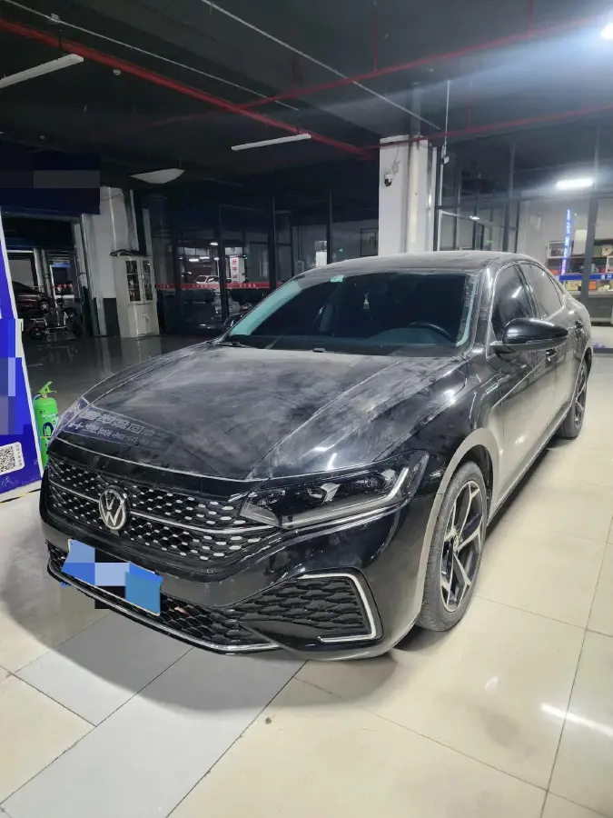 2023 Volkswagen Passat 2.0T 186HP L4 7DCT