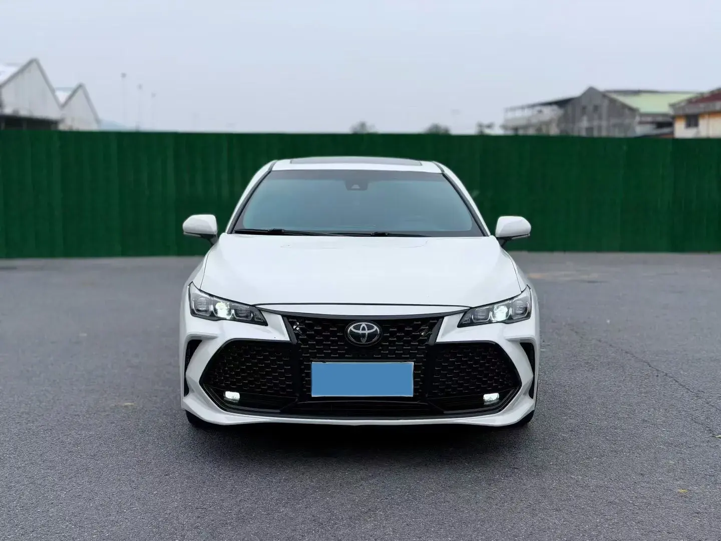 2019 TOYOTA AVALON thumbnail 2