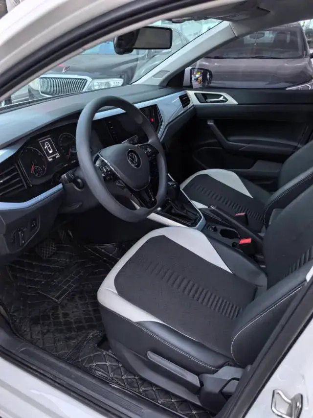 2023 VOLKSWAGEN POLO thumbnail 3