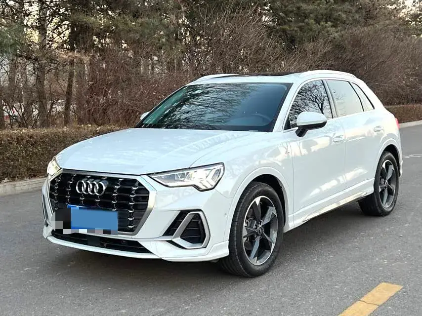 2022 AUDI Q3 view 1