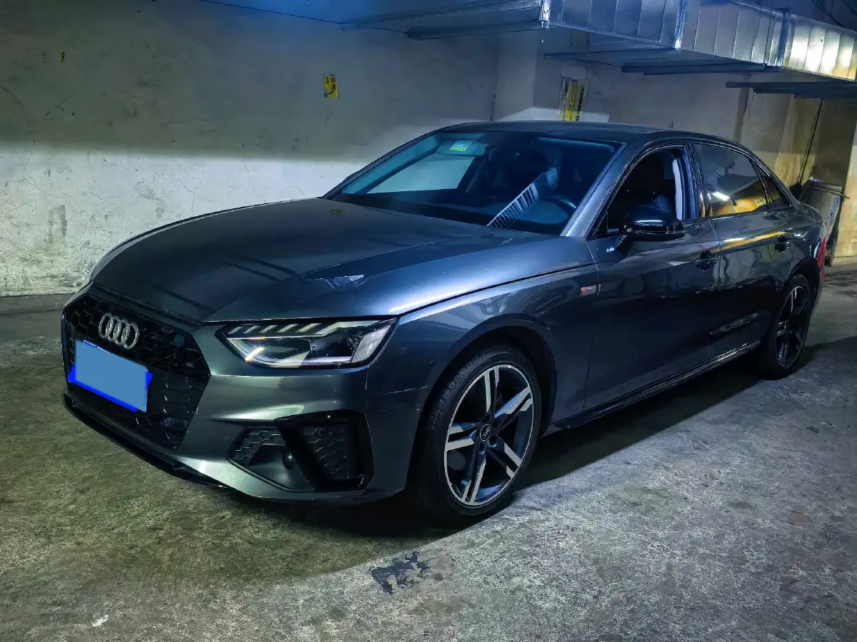 2022 Audi A4L 2.0T 190HP L4 7DCT
