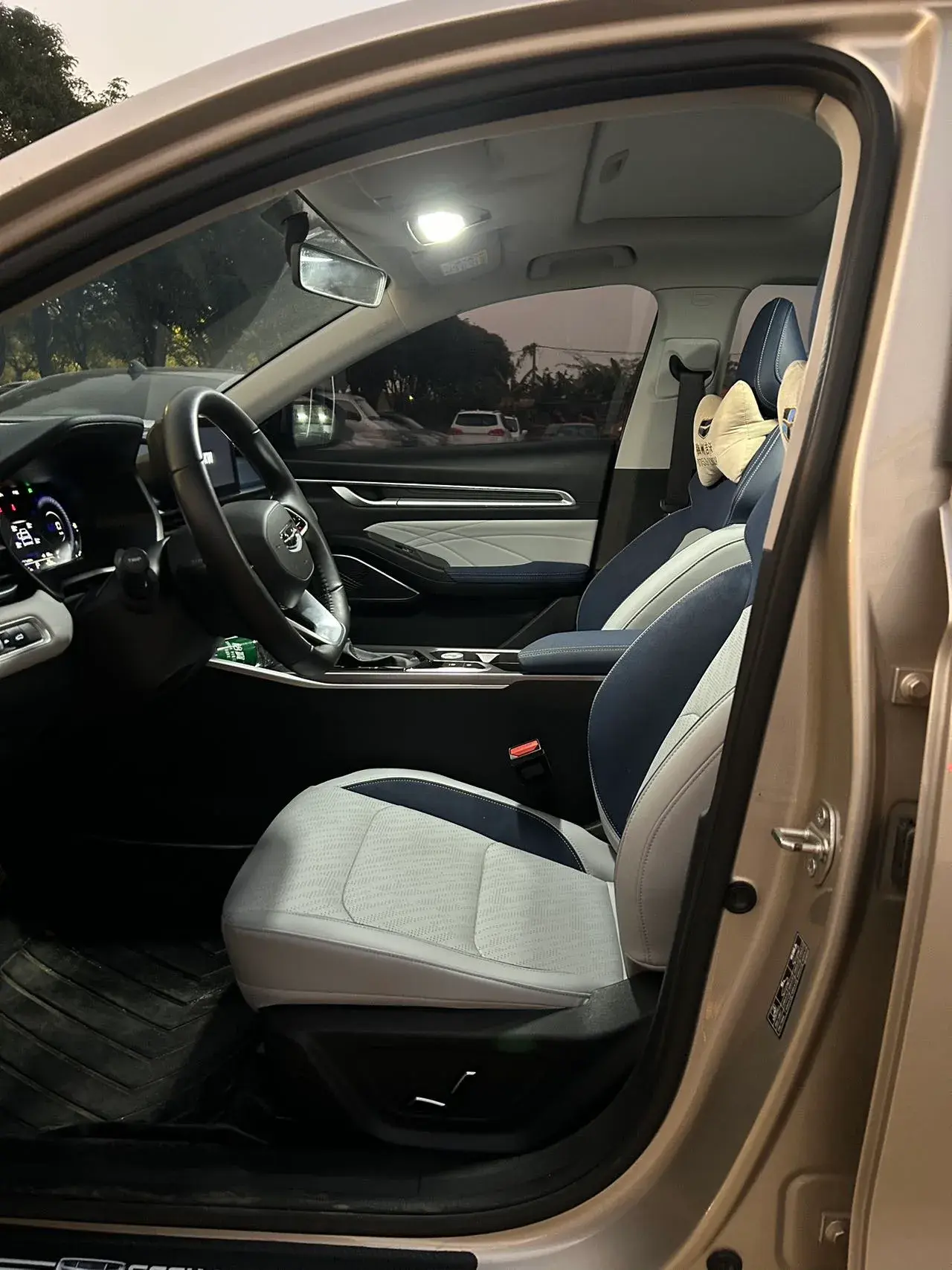 2022 GEELY EMGRAND thumbnail 4