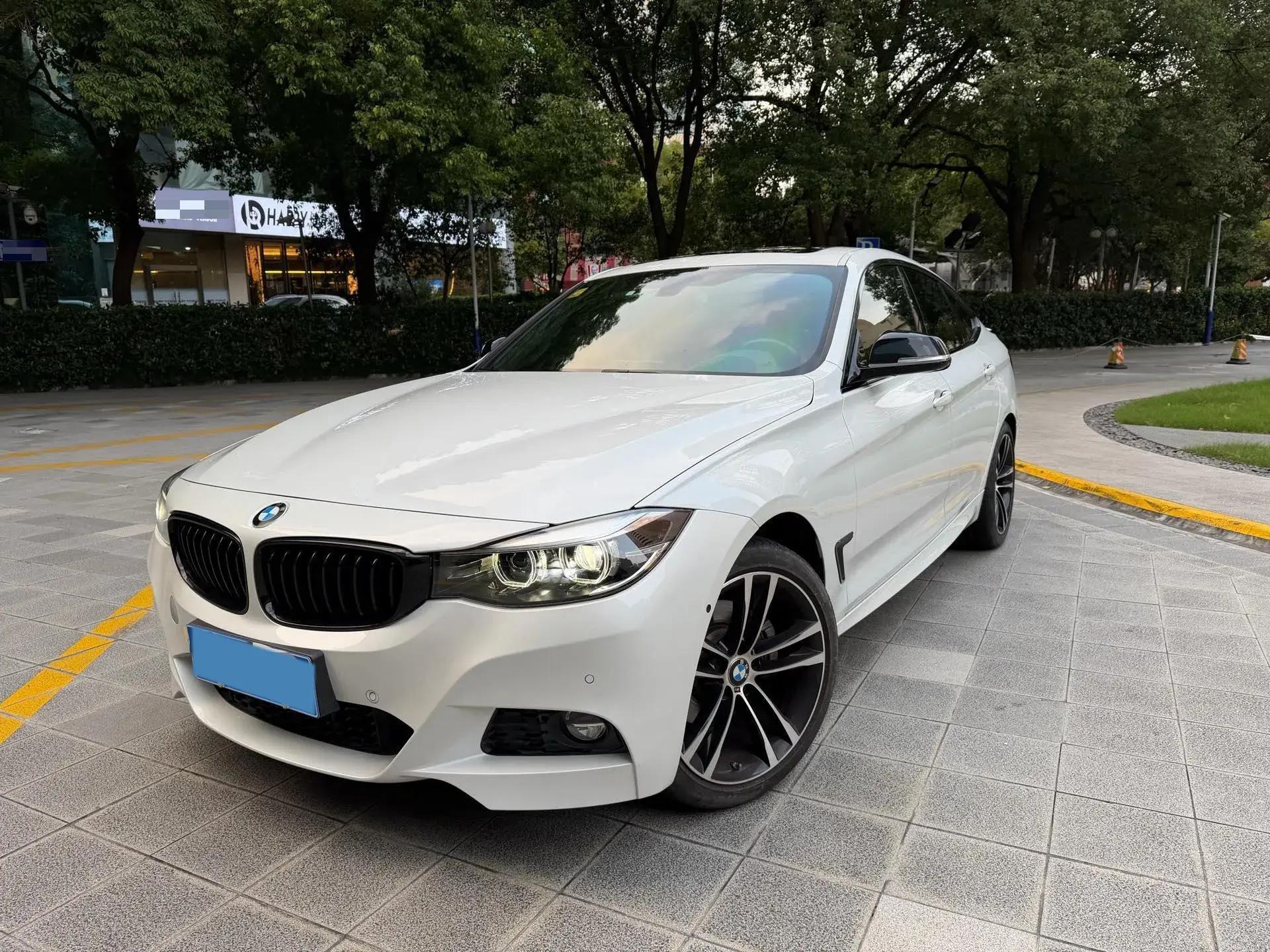 2020 BMW 3 view 1