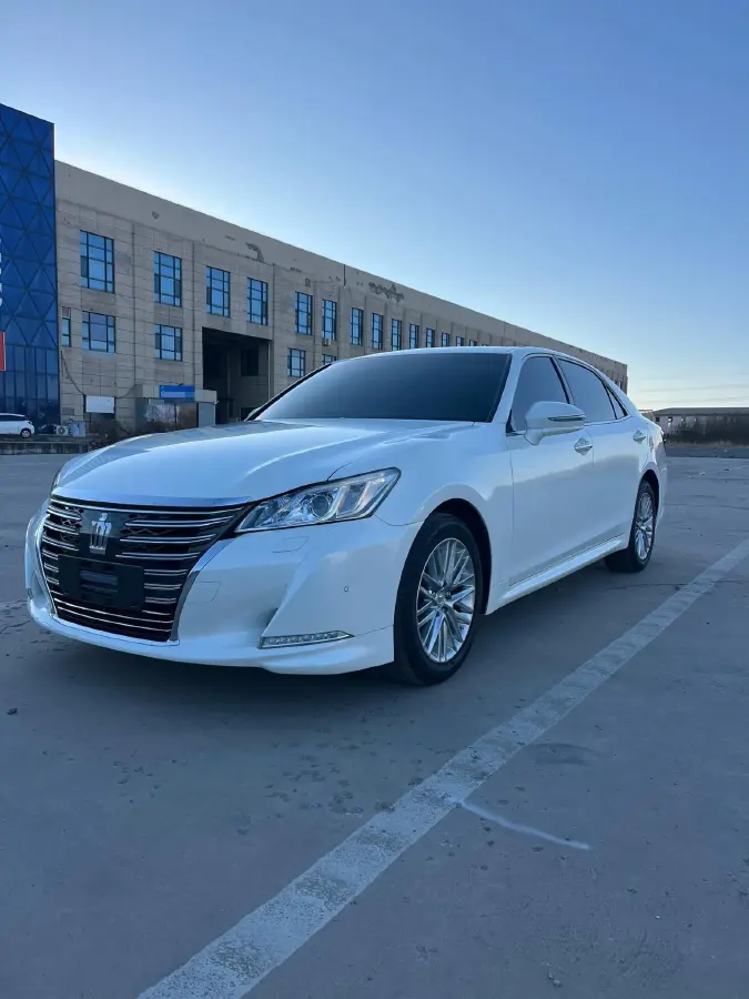 2017 Toyota Crown 2.0T 235HP L4 8AT