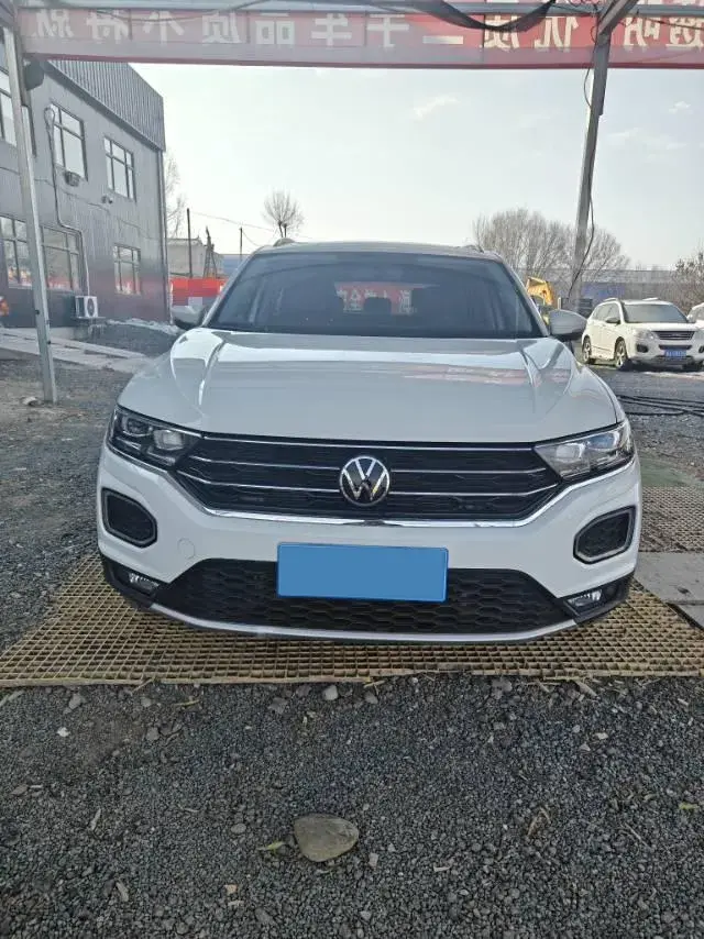 2021 VOLKSWAGEN T-ROC thumbnail 2