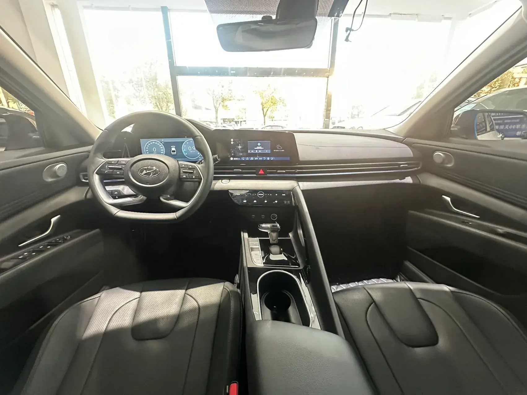 2022 HYUNDAI ELANTRA thumbnail 4