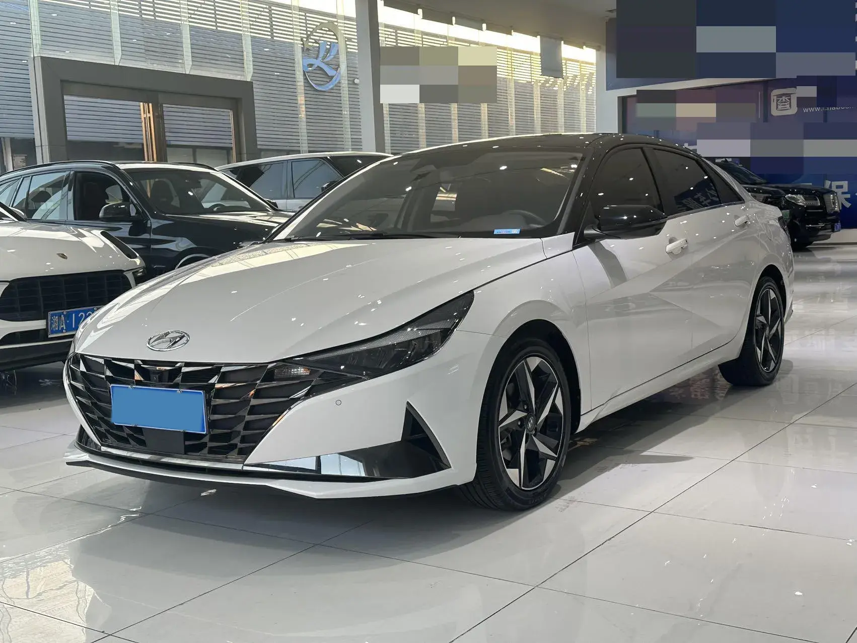 2022 HYUNDAI ELANTRA view 1