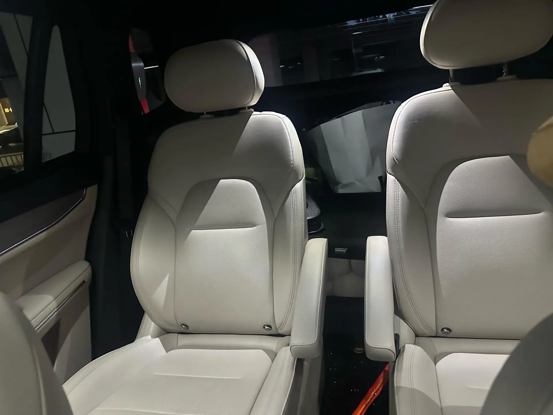 2024 LYNK&CO 09 thumbnail 3