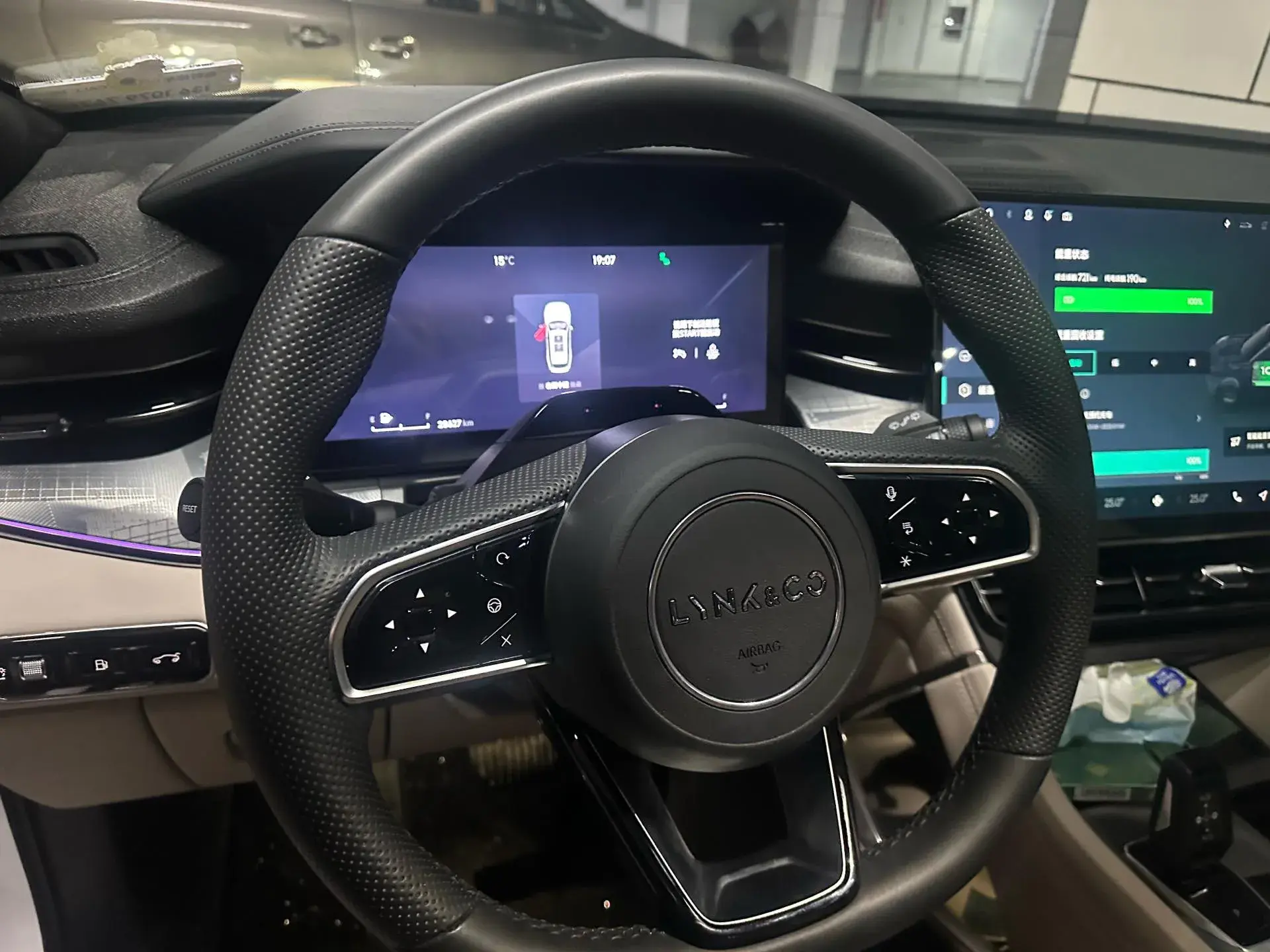 2024 LYNK&CO 09 thumbnail 2