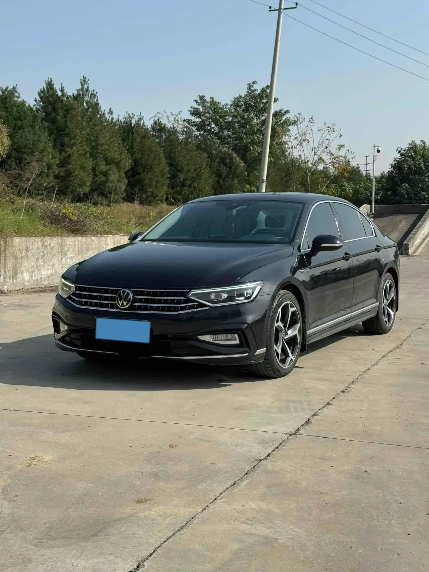 2023 VOLKSWAGEN MAGOTAN view 1