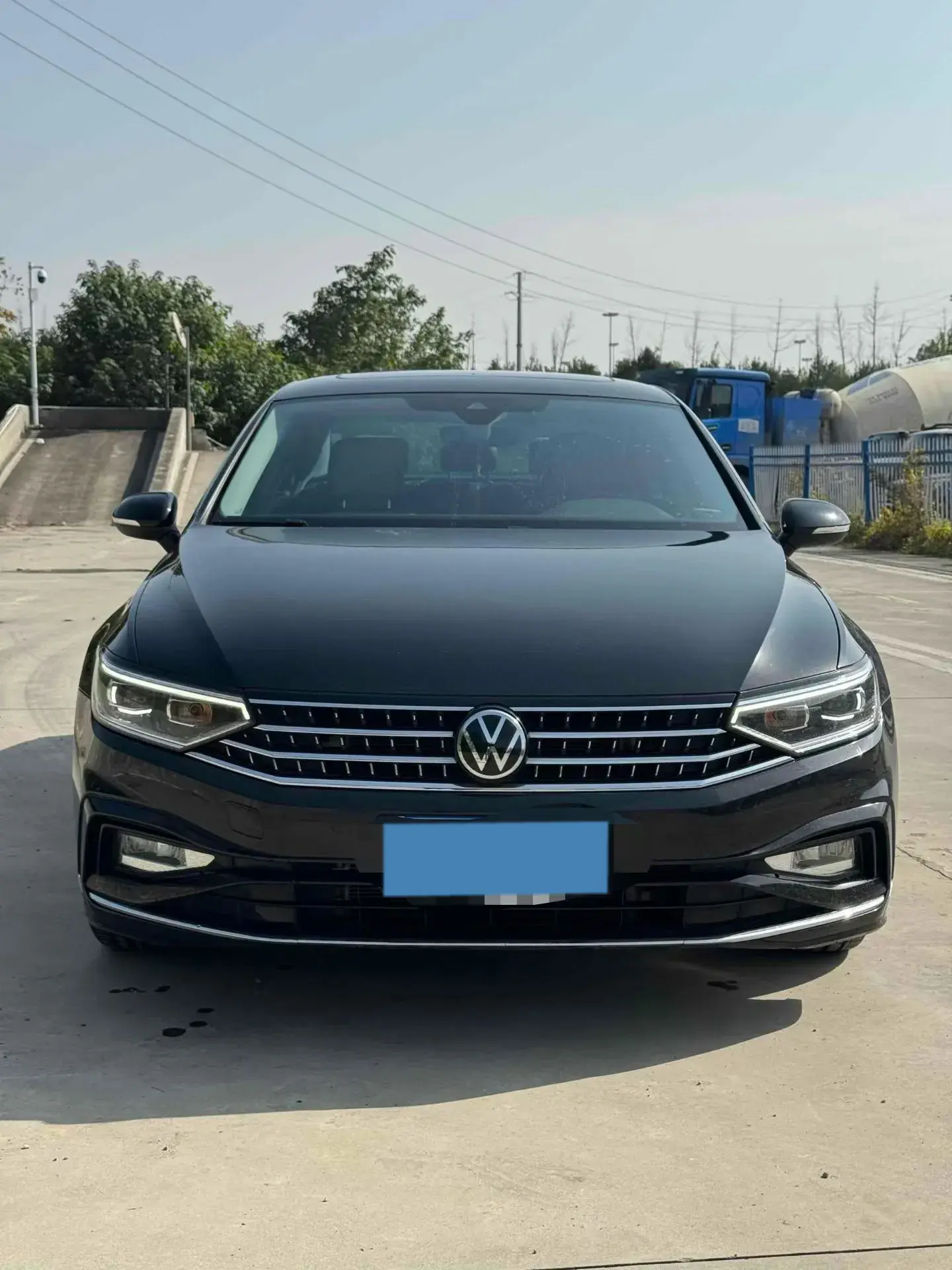 2023 VOLKSWAGEN MAGOTAN thumbnail 3