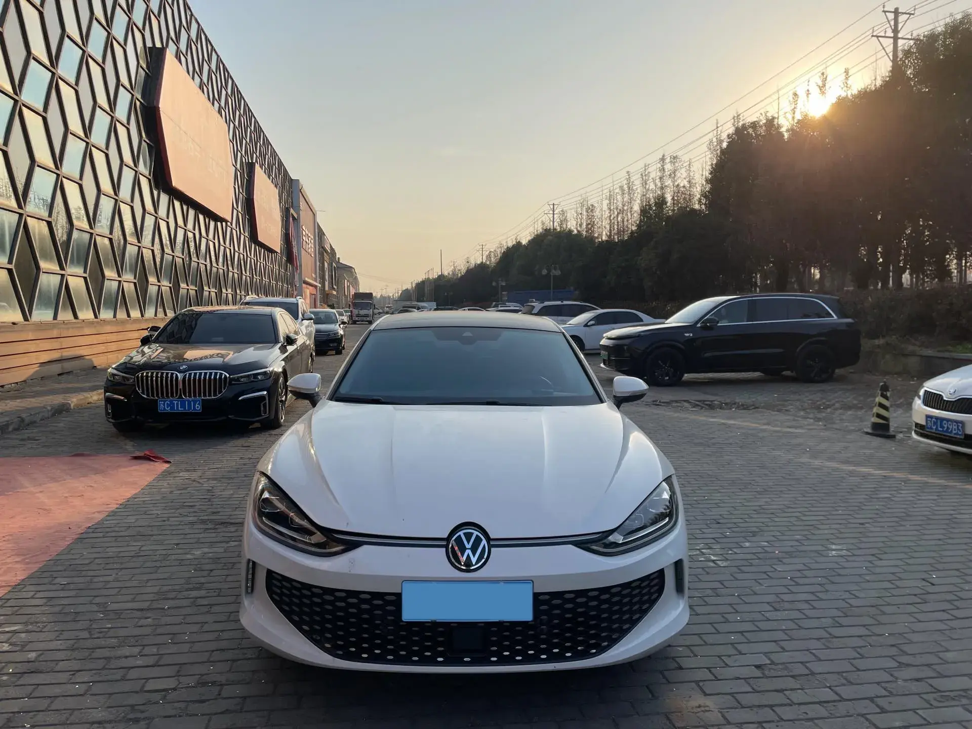 2023 VOLKSWAGEN LAMANDO thumbnail 2