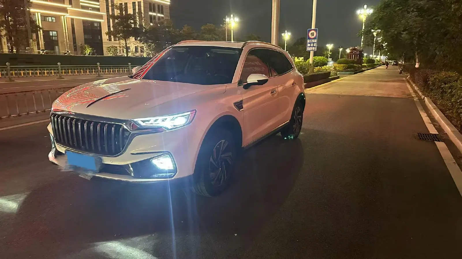 2022 HongQi HS5 2.0T 224HP L4 6AT