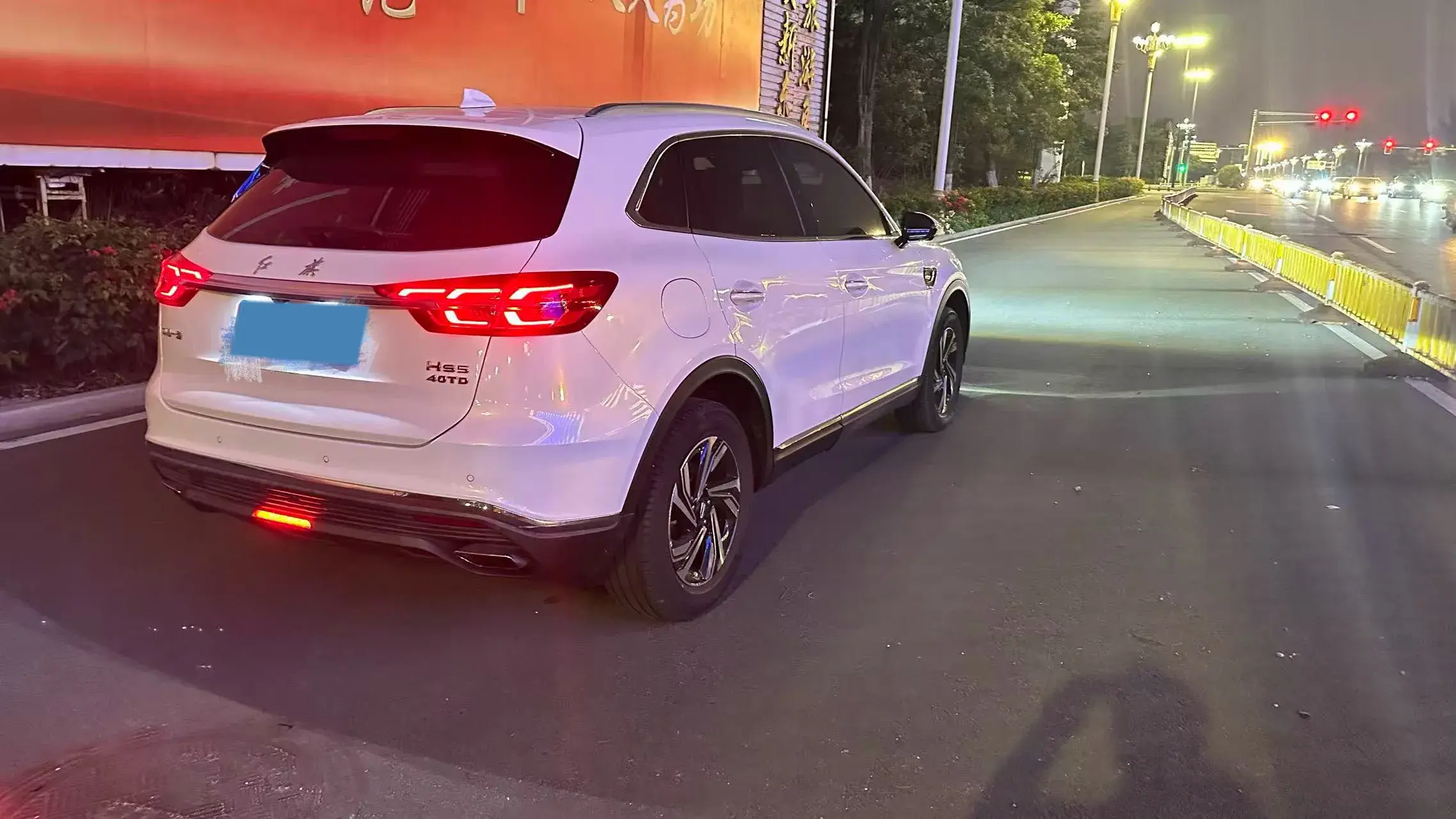 2022 HONGQI HS5 thumbnail 3