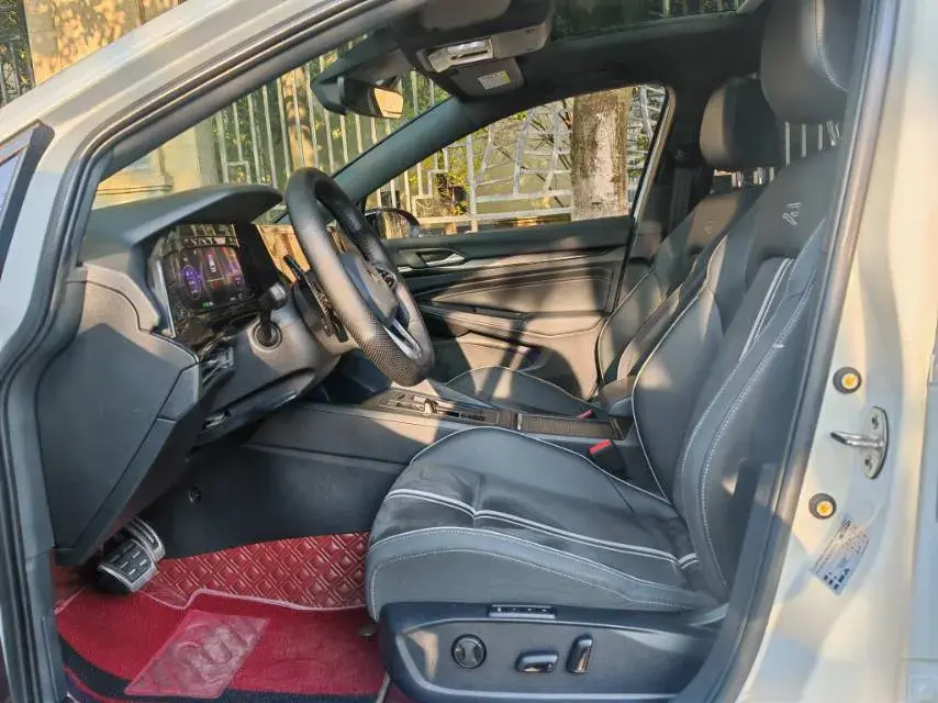 2021 VOLKSWAGEN GOLF thumbnail 4