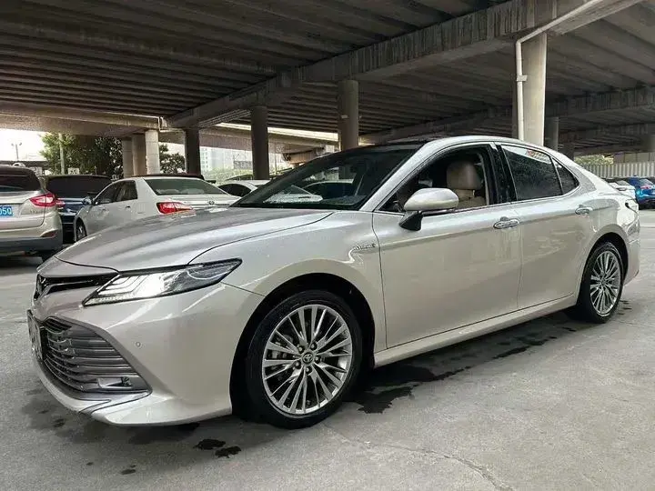 2019 Toyota Camry 2.5L 178HP L4 E-CVT Hybrid