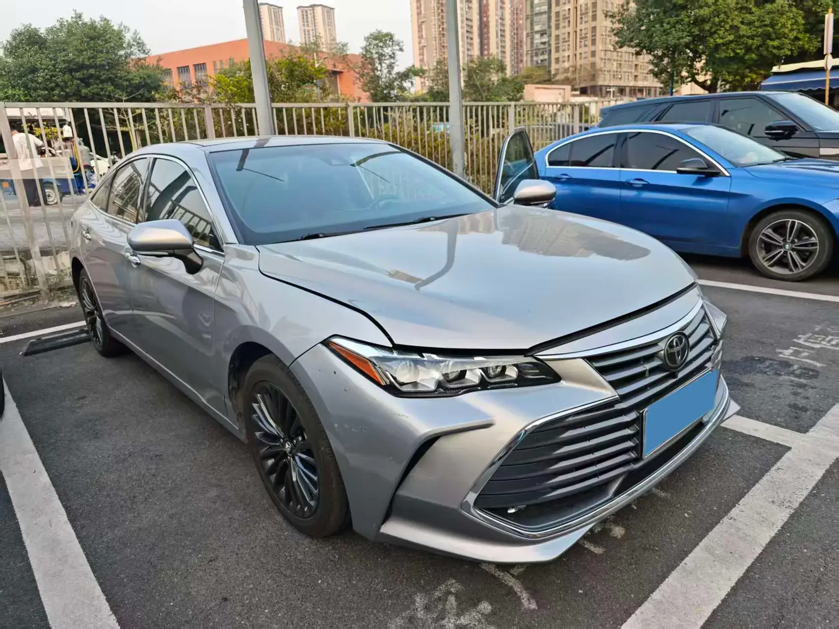 2019 TOYOTA AVALON thumbnail 2