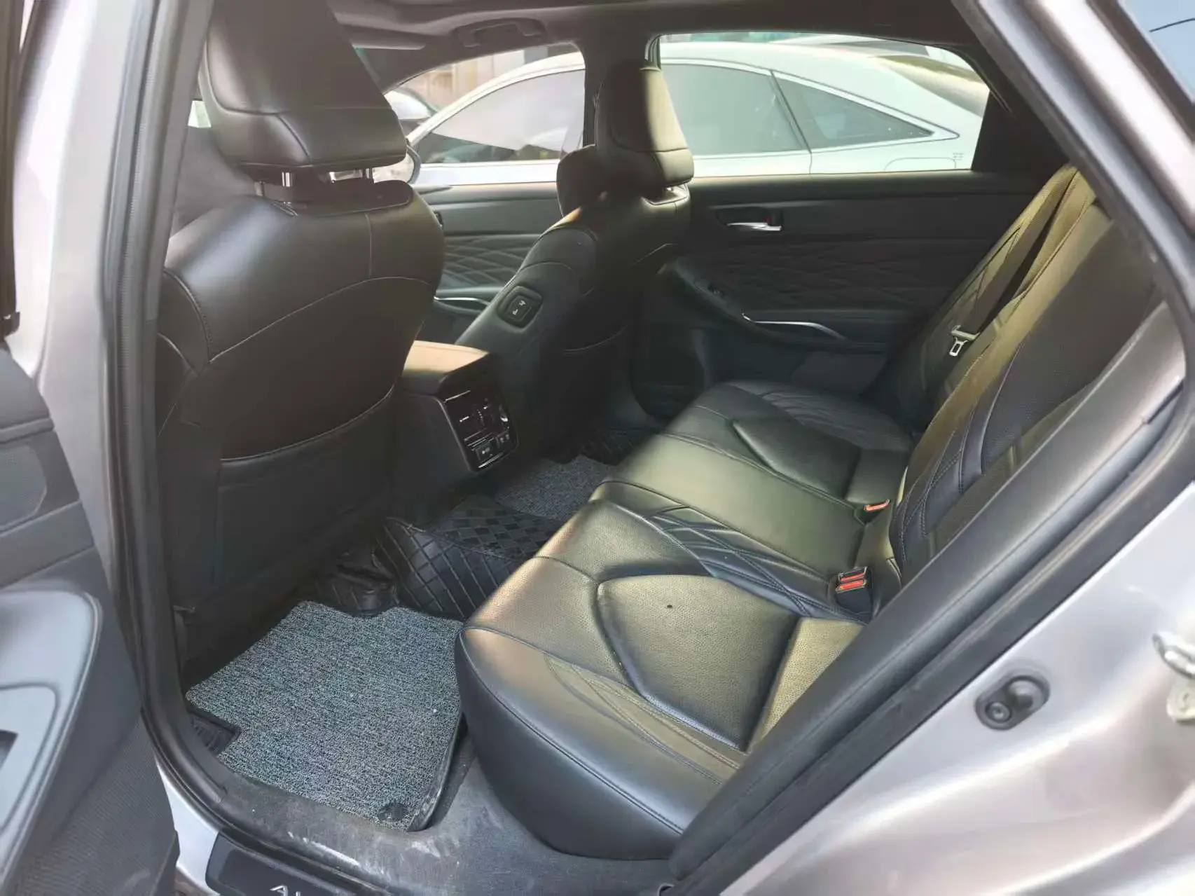 2019 TOYOTA AVALON thumbnail 3