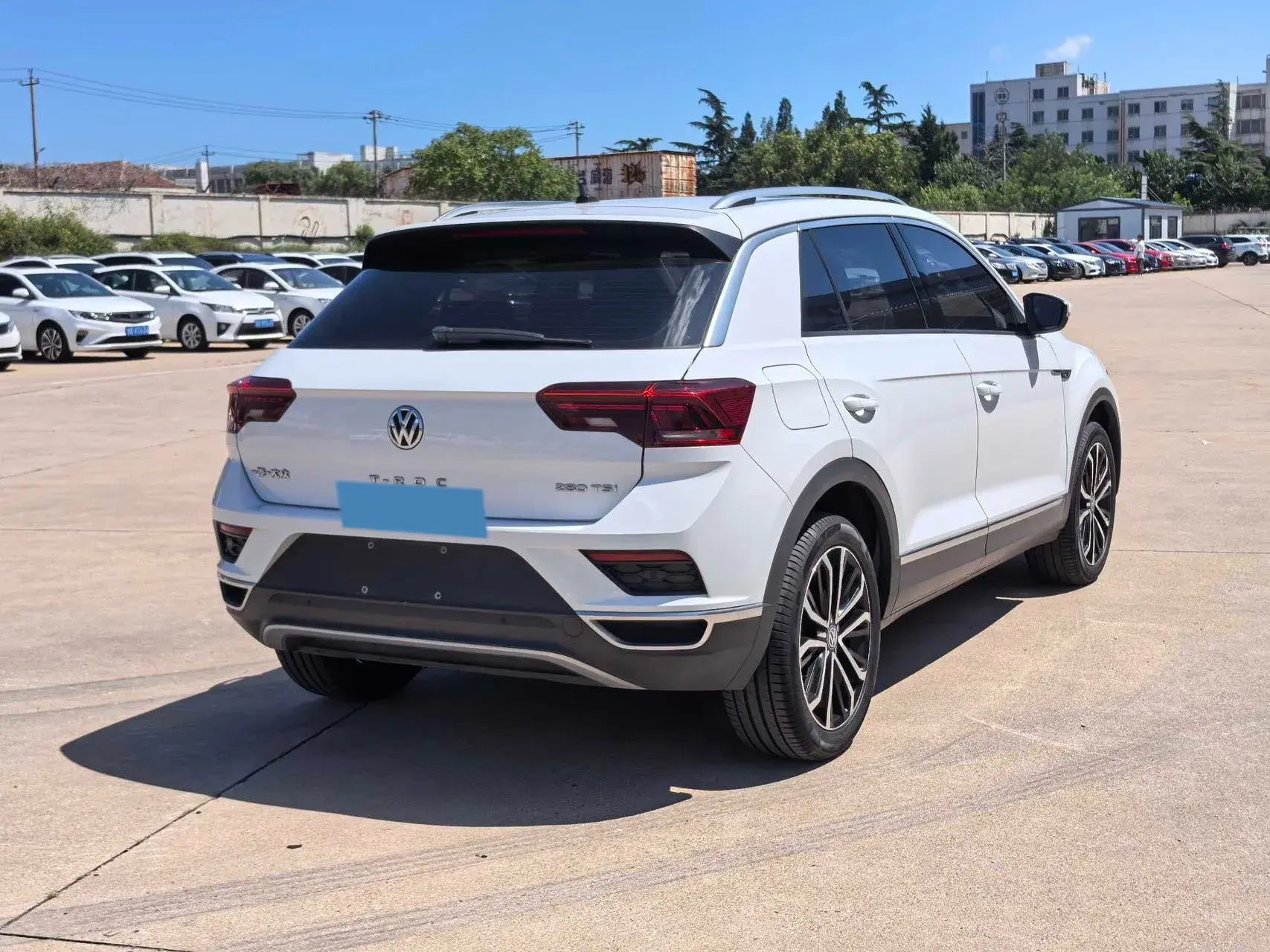 2020 VOLKSWAGEN T-ROC thumbnail 4