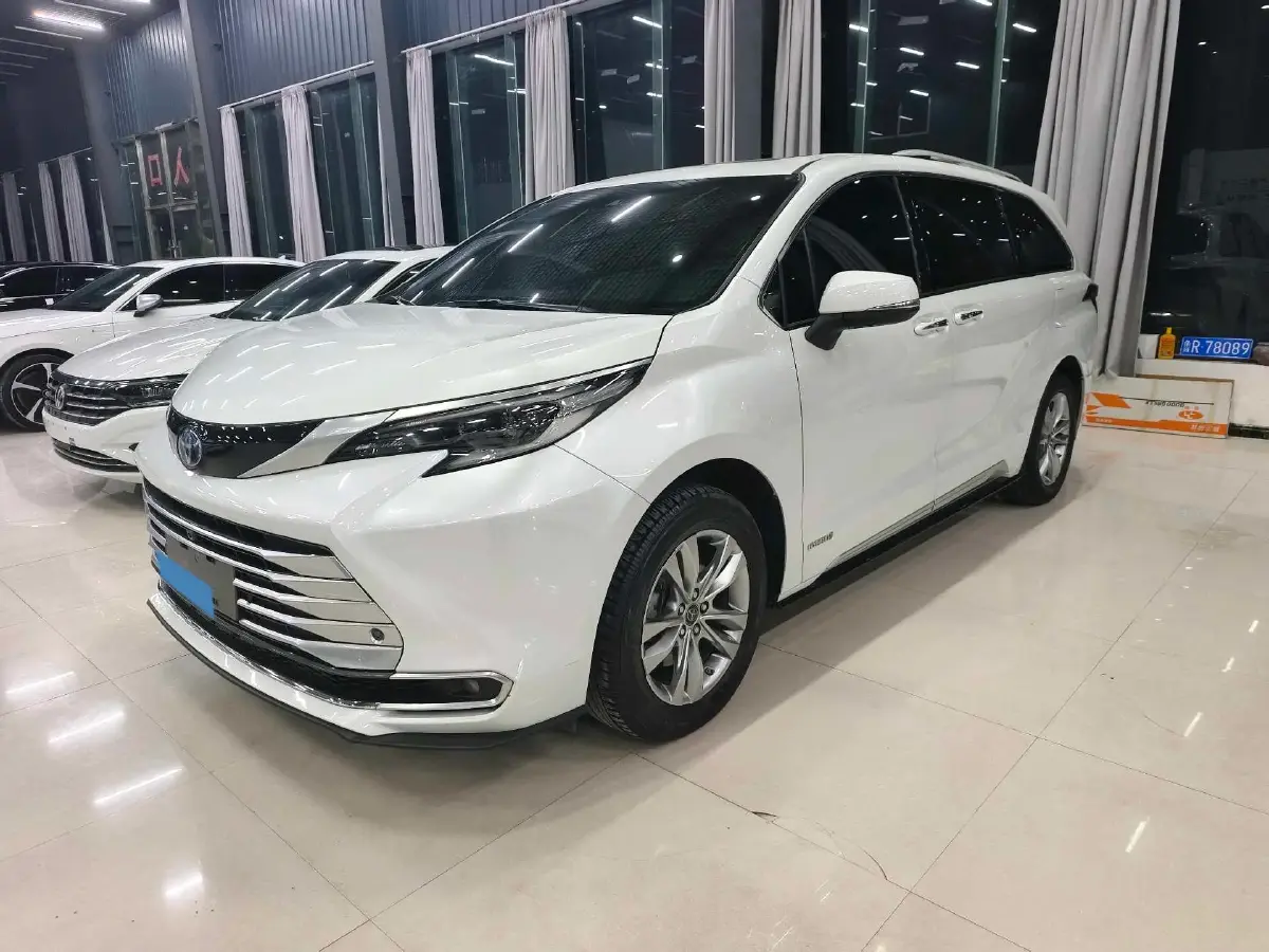2021 Toyota Sienna 2.5L 192HP L4 E-CVT Hybrid