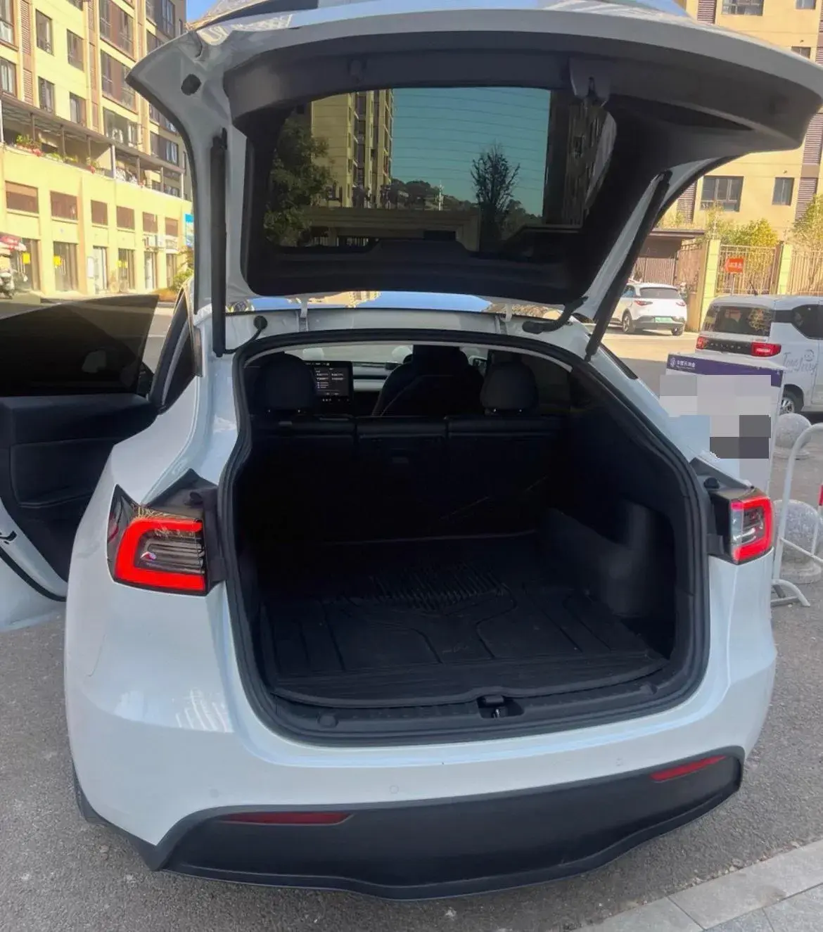 2022 TESLA MODEL thumbnail 4