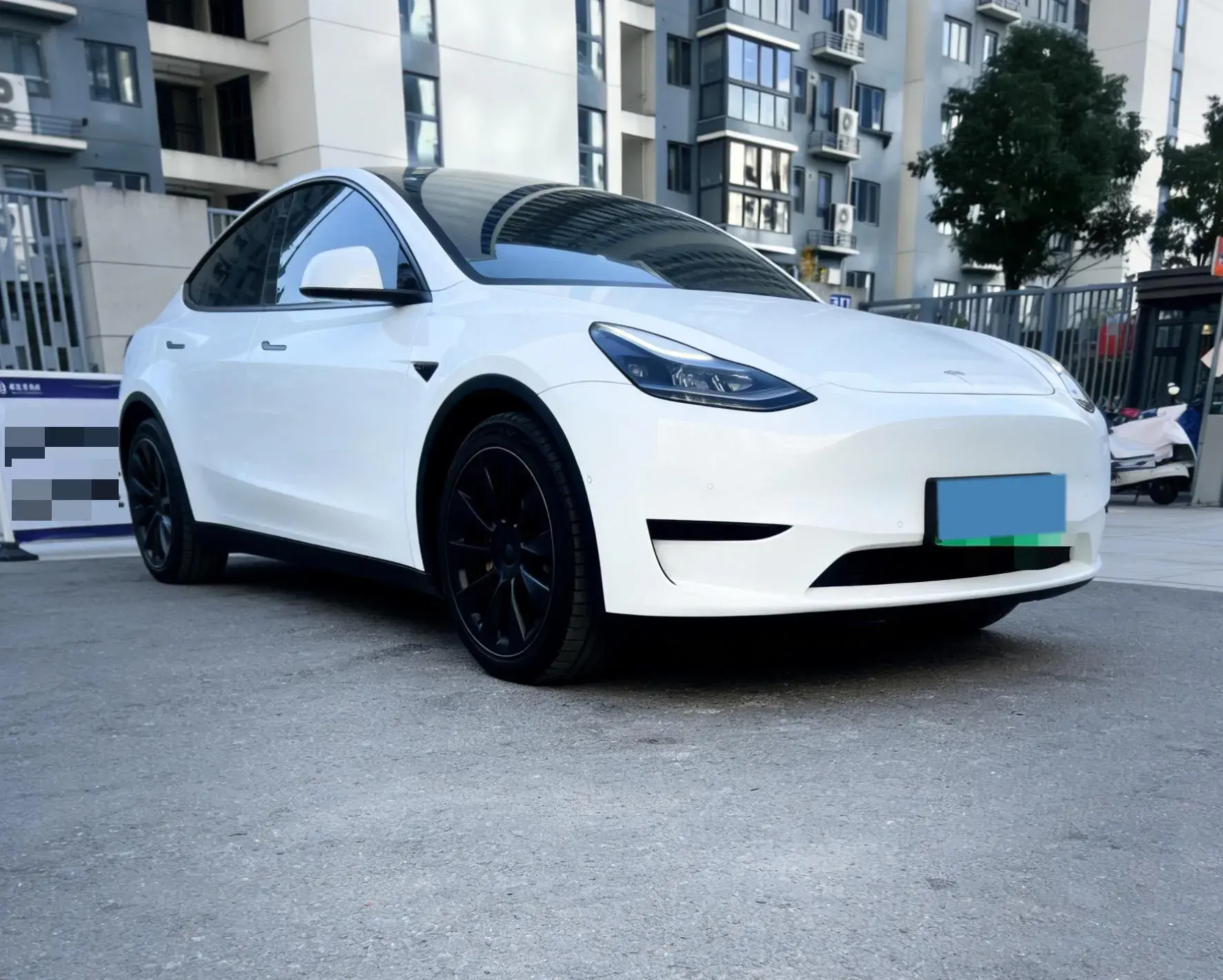 2022 TESLA MODEL thumbnail 3