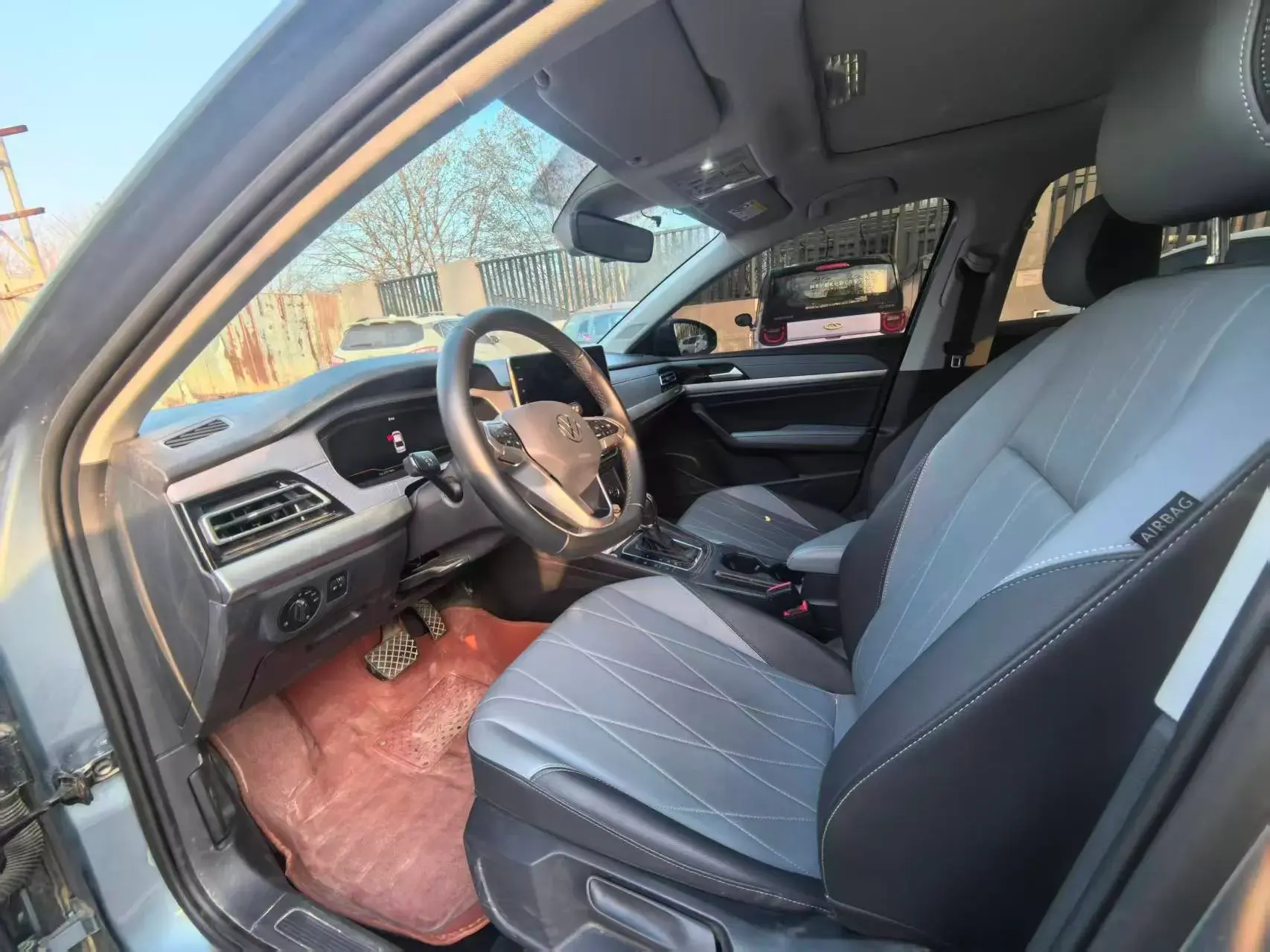 2023 VOLKSWAGEN LAVIDA thumbnail 4