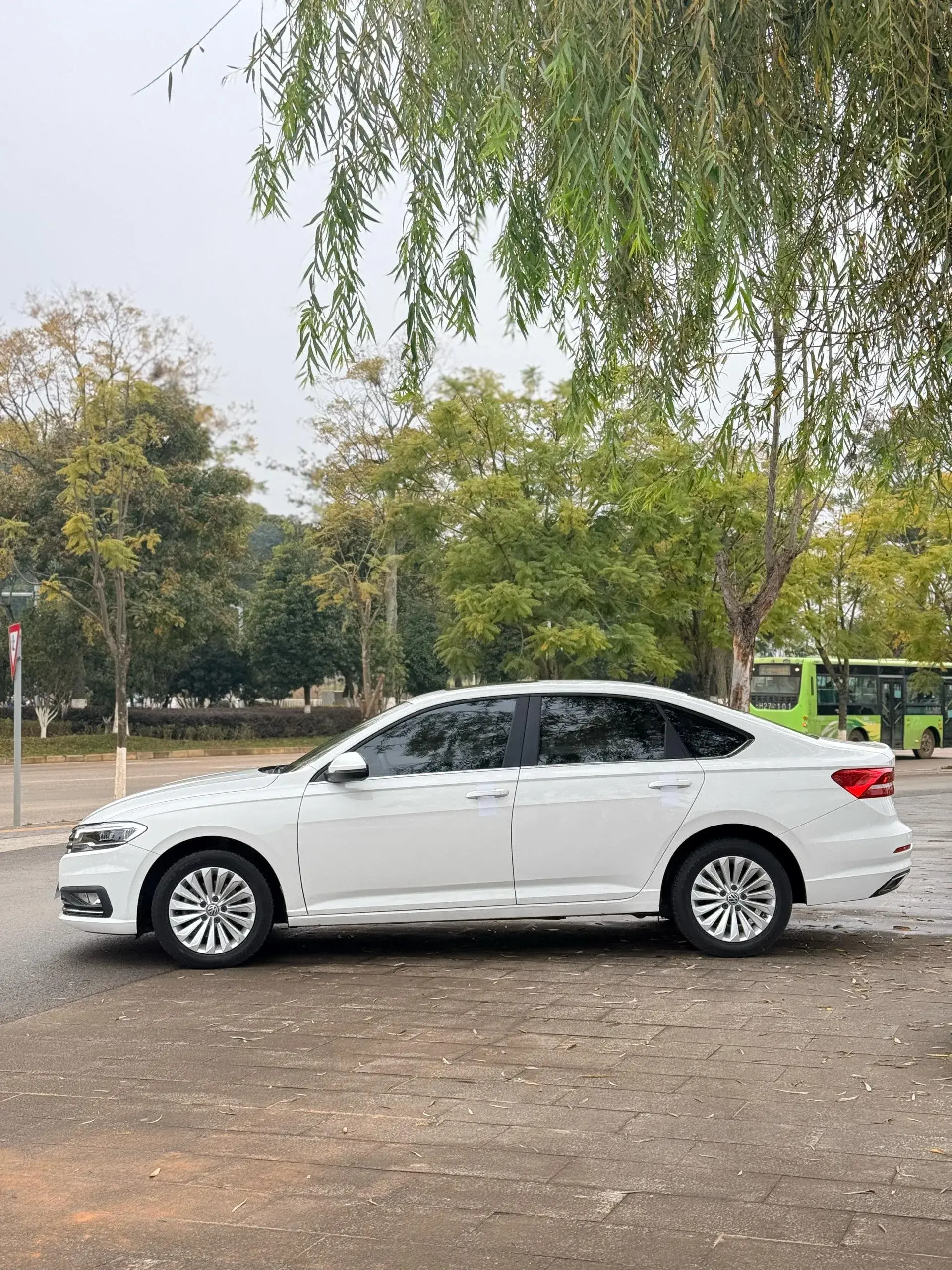 2019 VOLKSWAGEN SAGITAR thumbnail 4