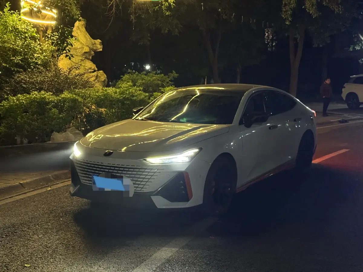 2022 ChangAn UNI-V 1.5T 188HP L4 7DCT