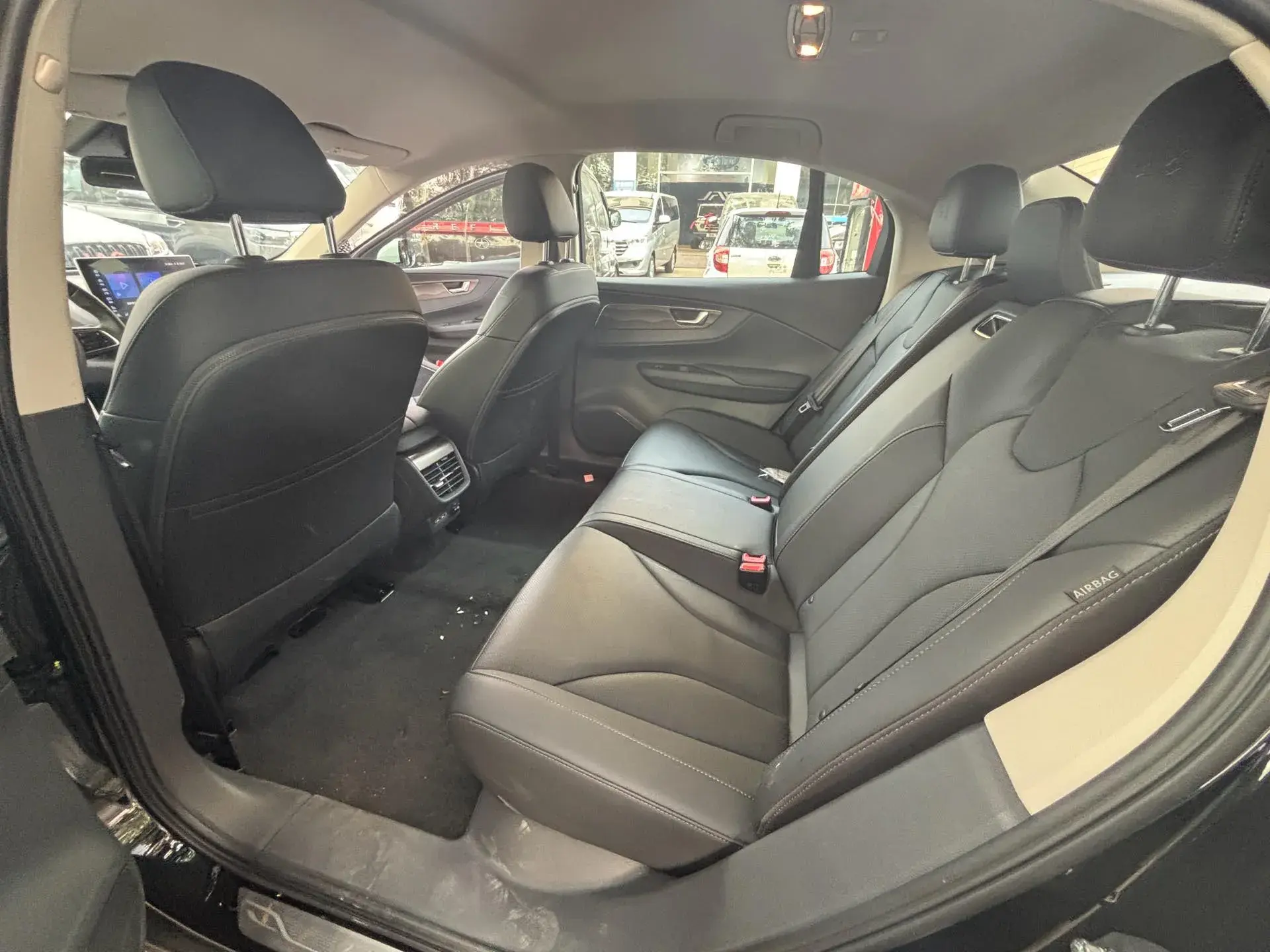 2022 HONGQI E-QM5 thumbnail 4