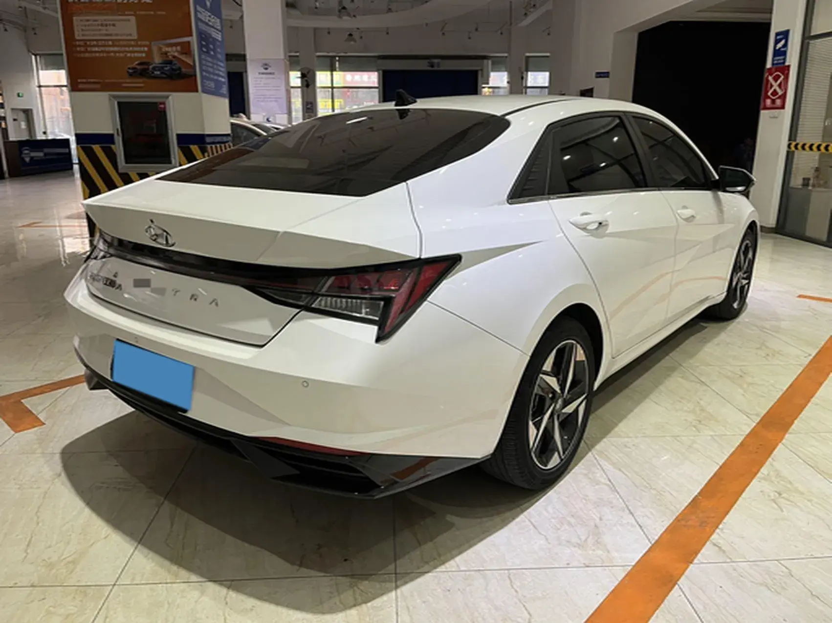 2021 HYUNDAI ELANTRA thumbnail 4