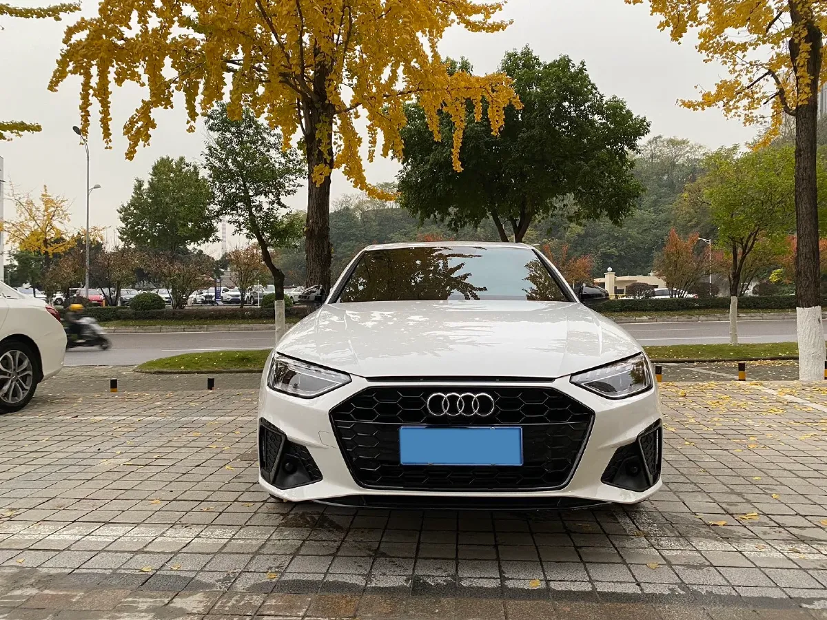 2024 Audi A4L 2.0T 190HP L4 7DCT,autocango,china used car exporter,china ev exporter,chinese used car exporter,chinese used ev exporter