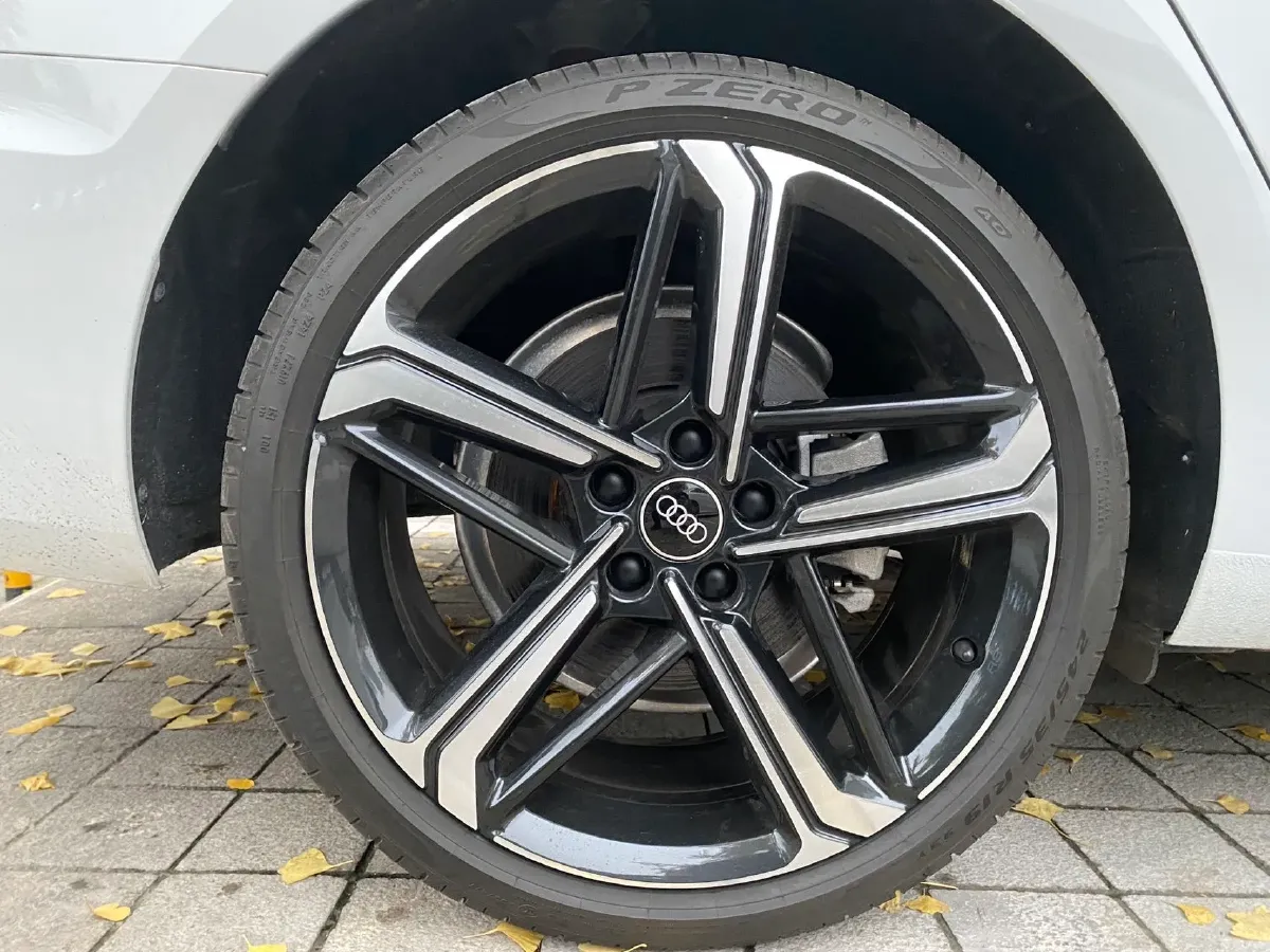 2024 Audi A4L 2.0T 190HP L4 7DCT,autocango,china used car exporter,china ev exporter,chinese used car exporter,chinese used ev exporter