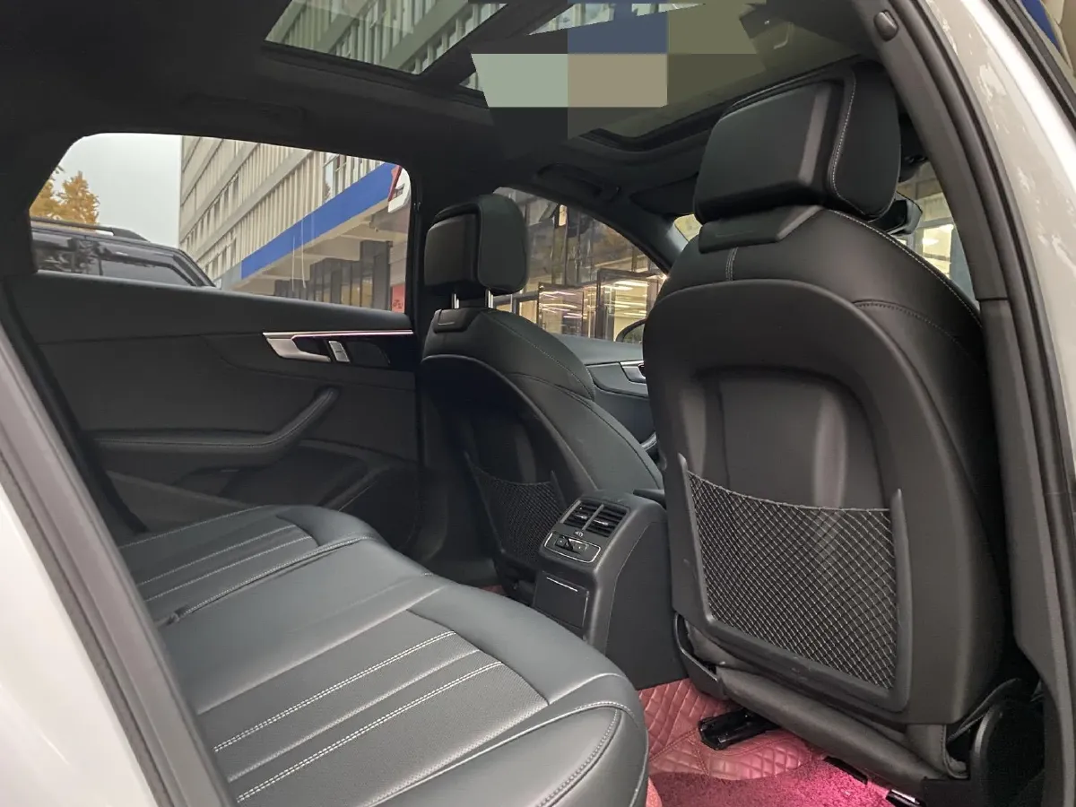 2024 Audi A4L 2.0T 190HP L4 7DCT,autocango,china used car exporter,china ev exporter,chinese used car exporter,chinese used ev exporter