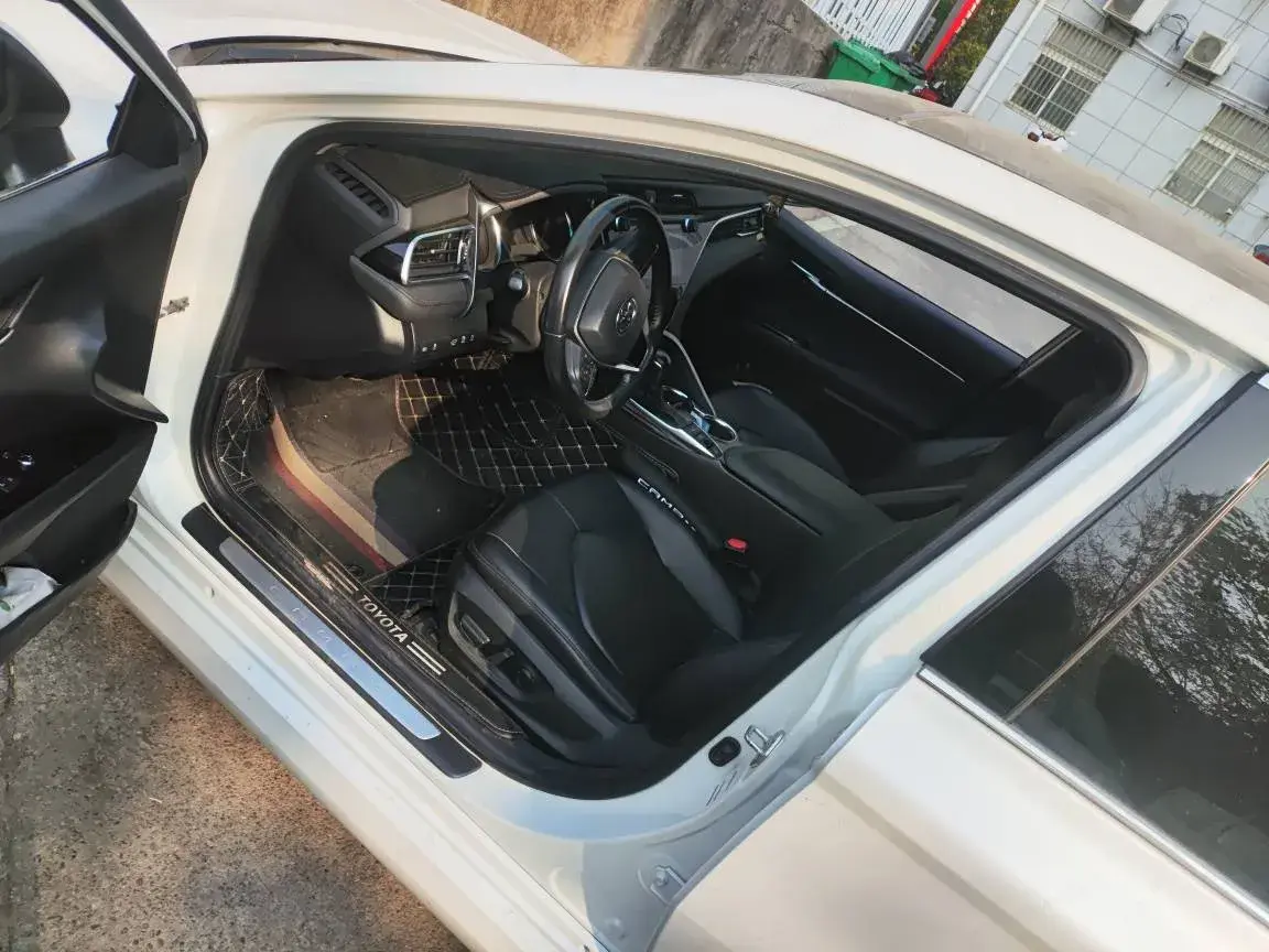 2019 TOYOTA CAMRY thumbnail 3