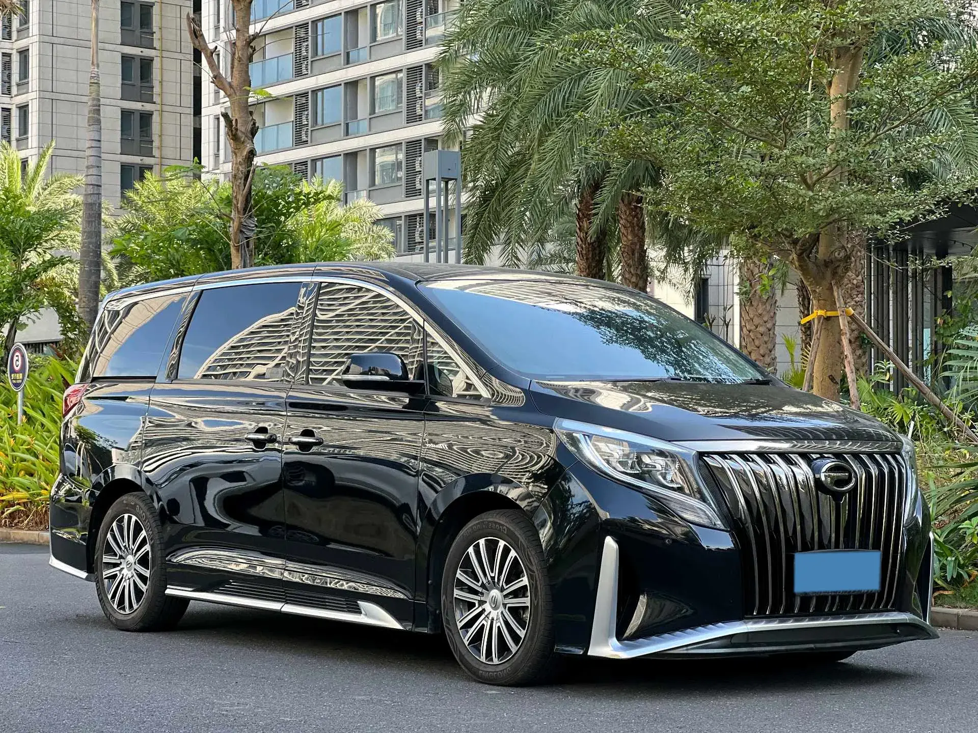 2021 GAC TRUMPCHI thumbnail 3